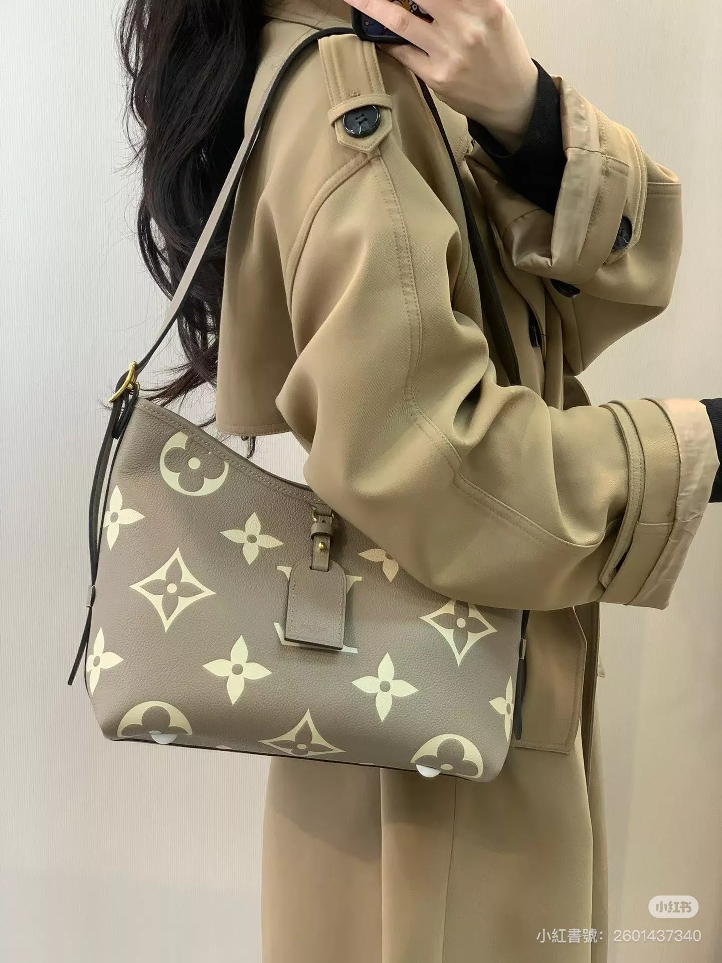 LV 大象灰/絲印 CarryAll m47180 PM 雙色Monogram Empreinte 皮革- 時尚包款 30cm