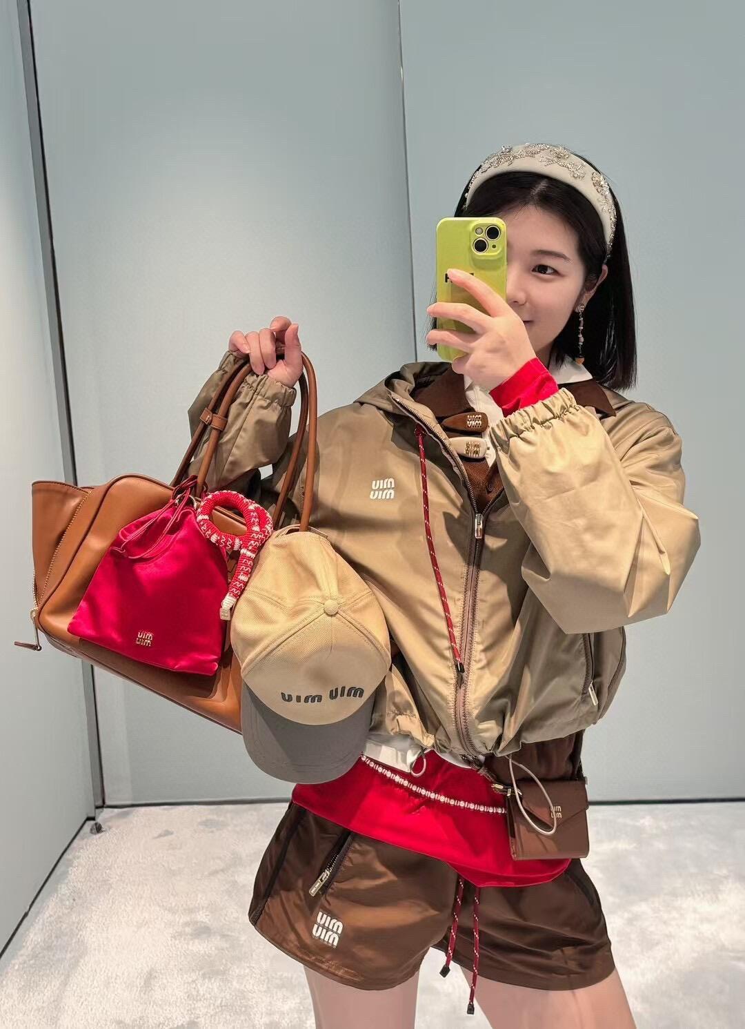 MIUMIU 字母尼龍淺卡其色 防曬短款休閒外套
