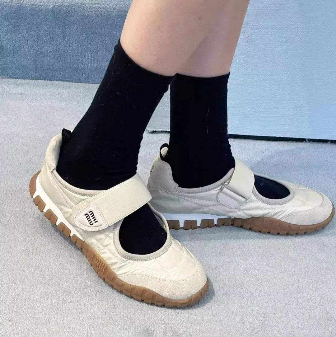 MiuMiu | 25ss新品 Tyre 芭蕾平底魔術貼瑪麗珍鞋 涼鞋 35-40