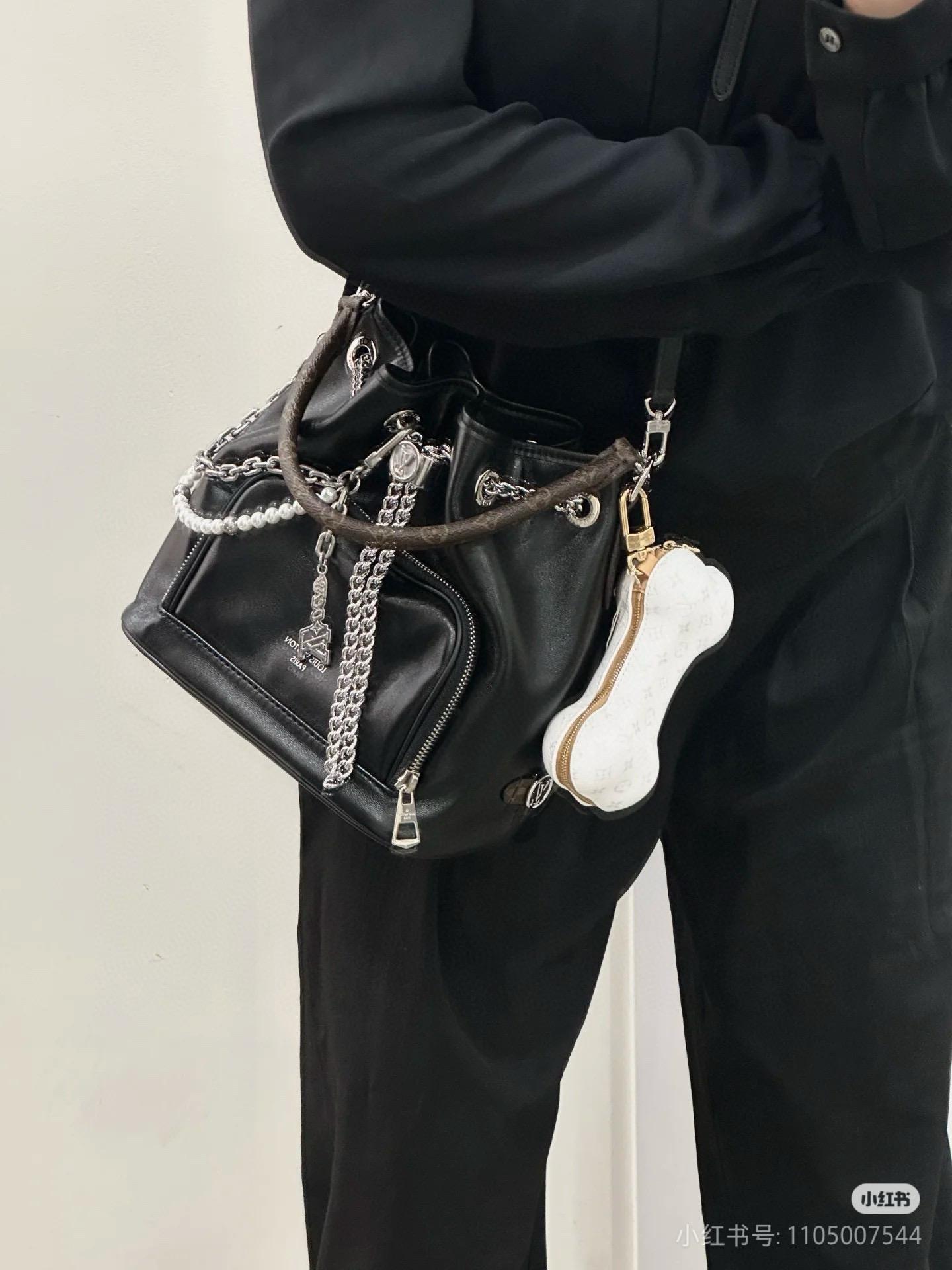 LV M14377  黑色羊皮 全皮手提包 NOÉ CARGO 手袋 水桶包 24*22cm