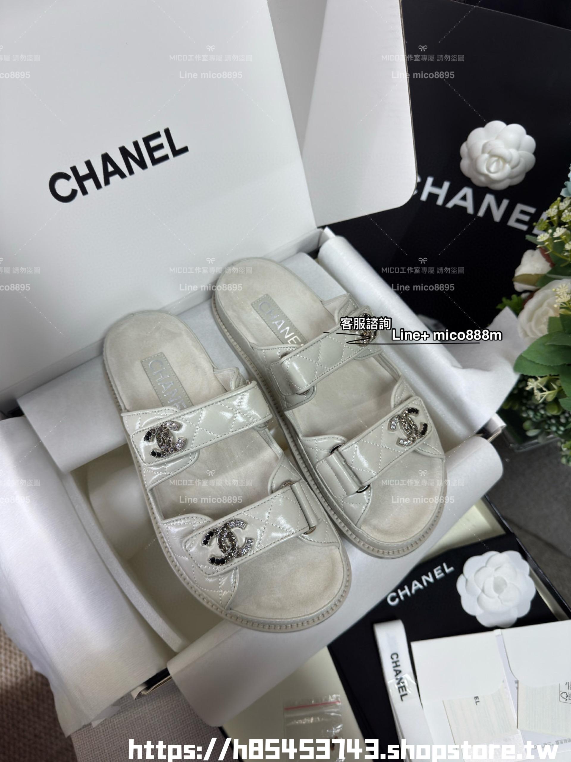 CHANEL丨黑色/灰白色 拖鞋款 小香25P油蠟皮革/麂皮底鴛鴦水鑽釦沙灘魔術貼拖鞋 35-40