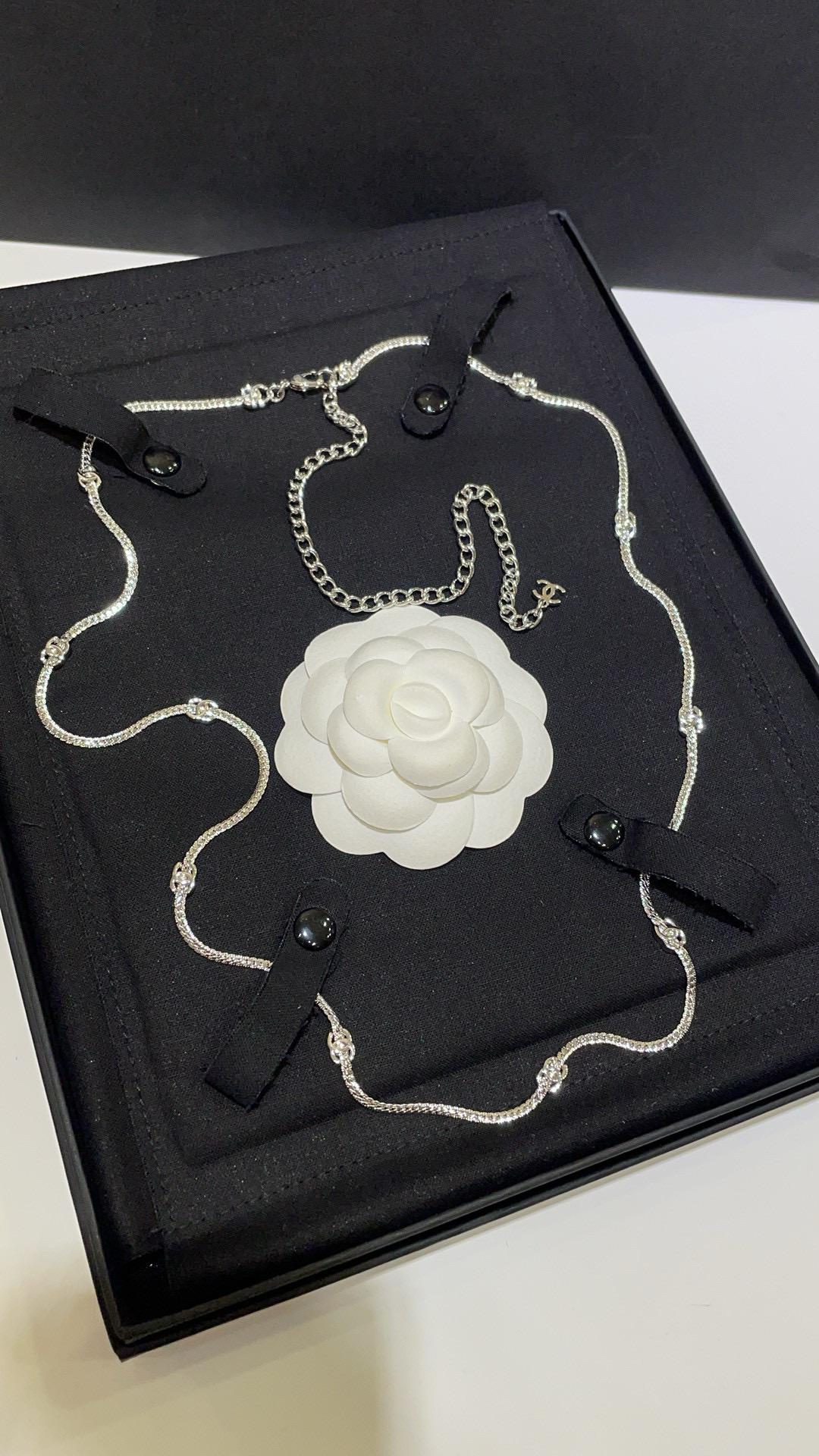 CHANEL | 24B  10花雙C銀色、淡金色蛇骨鏈/項鍊 毛衣鏈