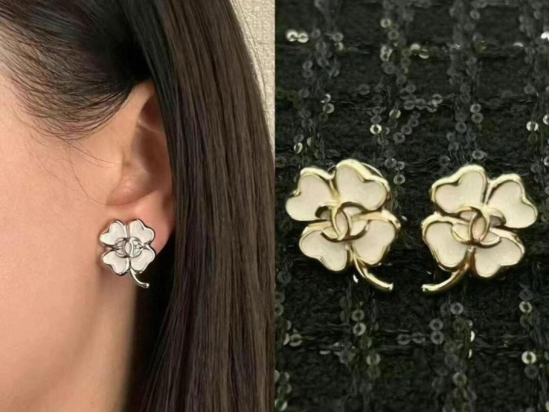 CHANEL | 25P 白色法朗四葉草🍀幸運耳環/耳釘