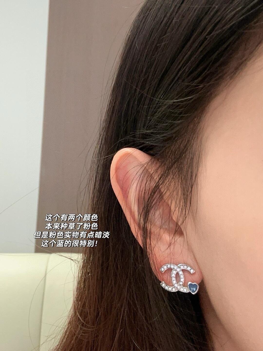 CHANEL | 基礎佩戴款 25C 藍色愛心拼接銀色雙C耳釘/耳環