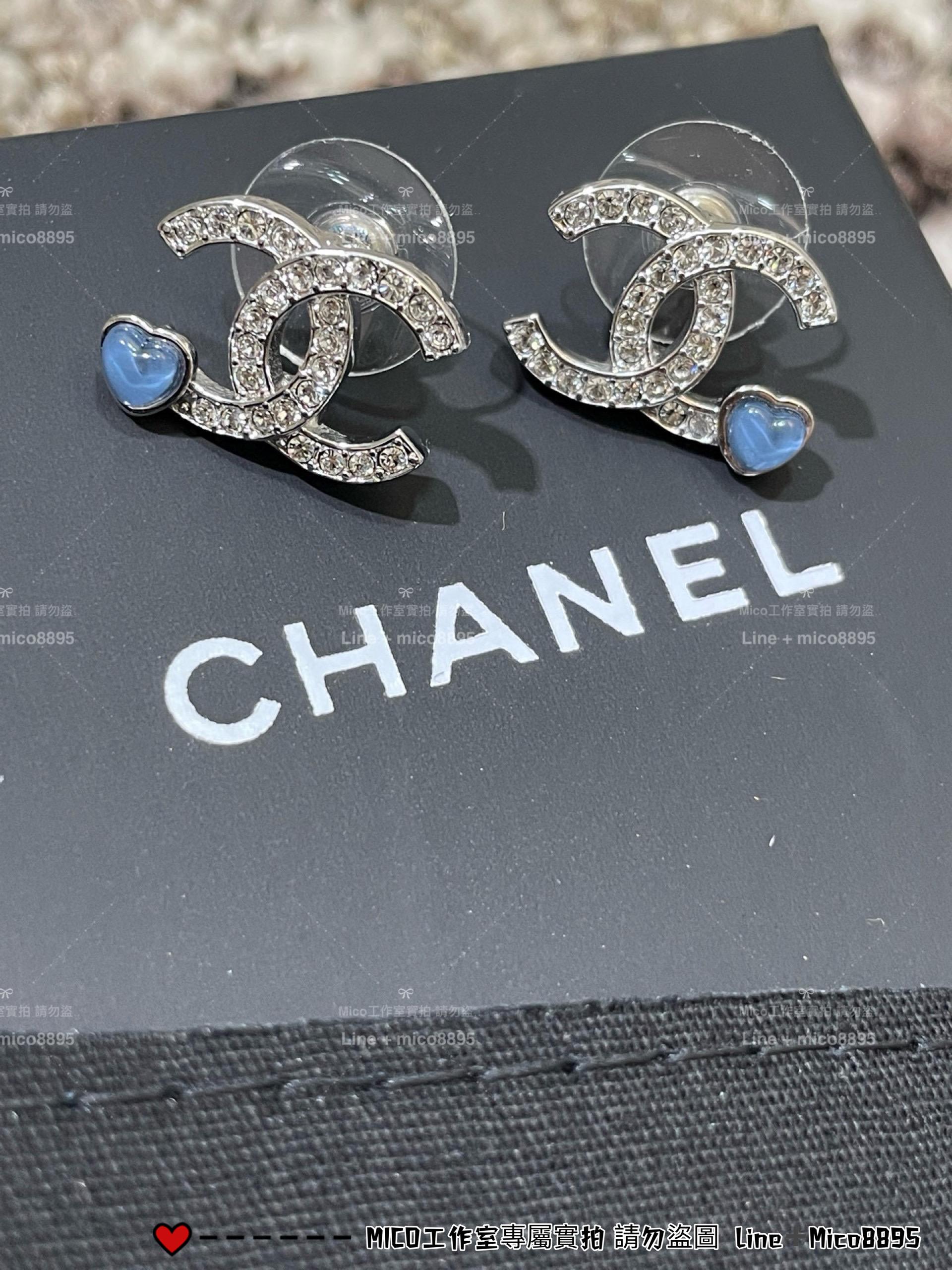CHANEL | 基礎佩戴款 25C 藍色愛心拼接銀色雙C耳釘/耳環