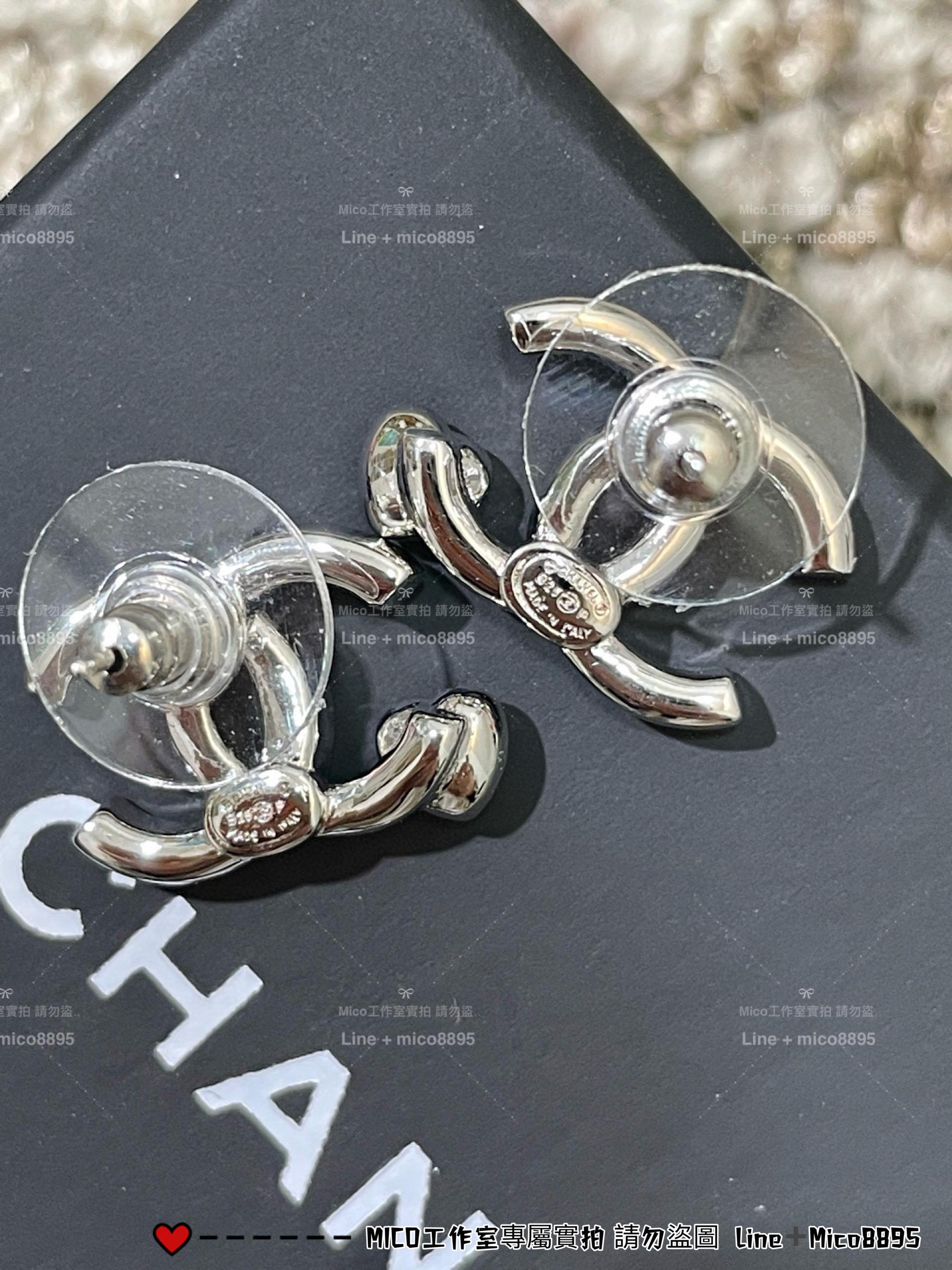 CHANEL | 基礎佩戴款 25C 藍色愛心拼接銀色雙C耳釘/耳環