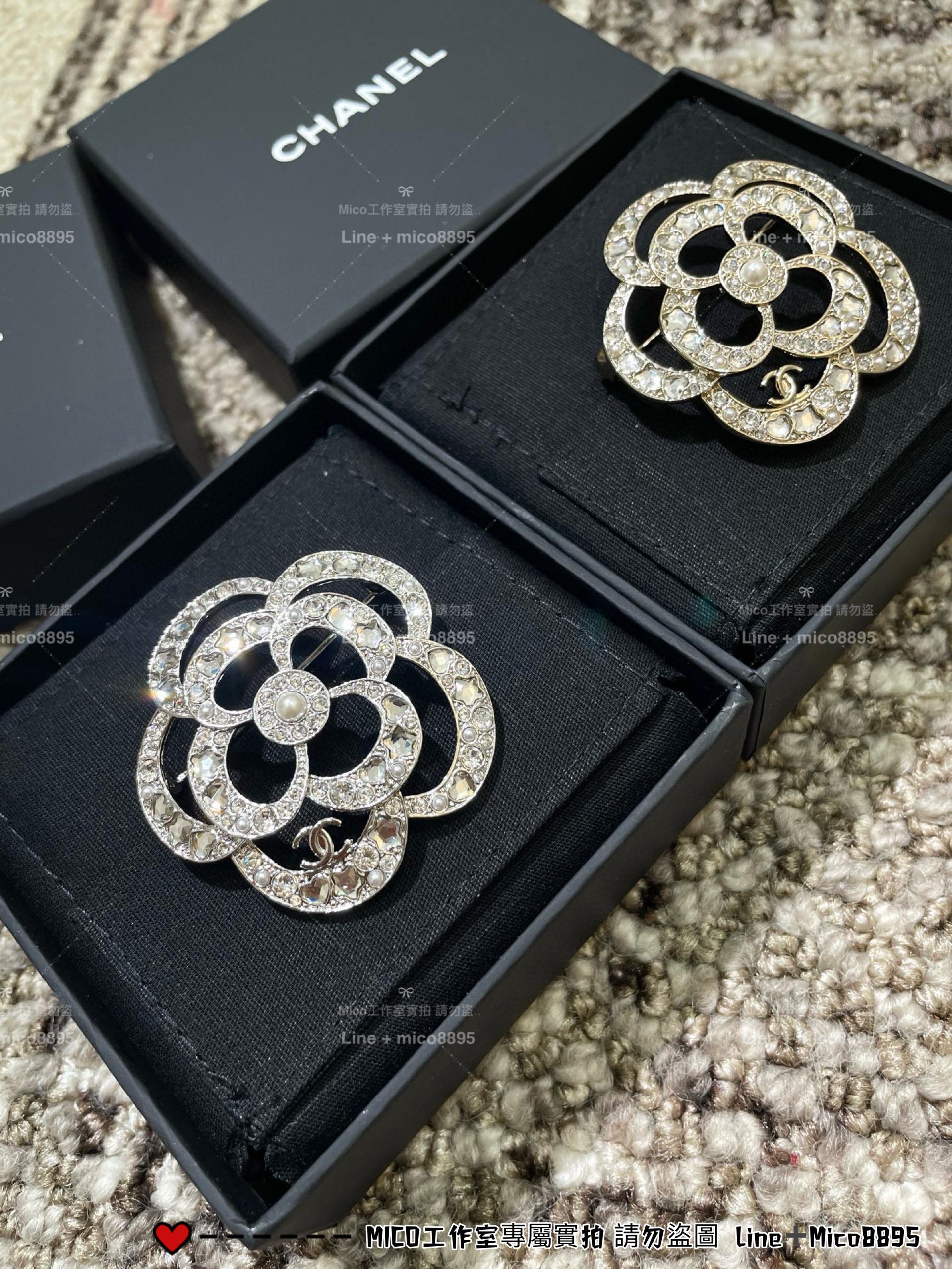 CHANEL | 經典山茶花款 施華洛世奇水鑽胸針/配件 銀色/淡金色兩色