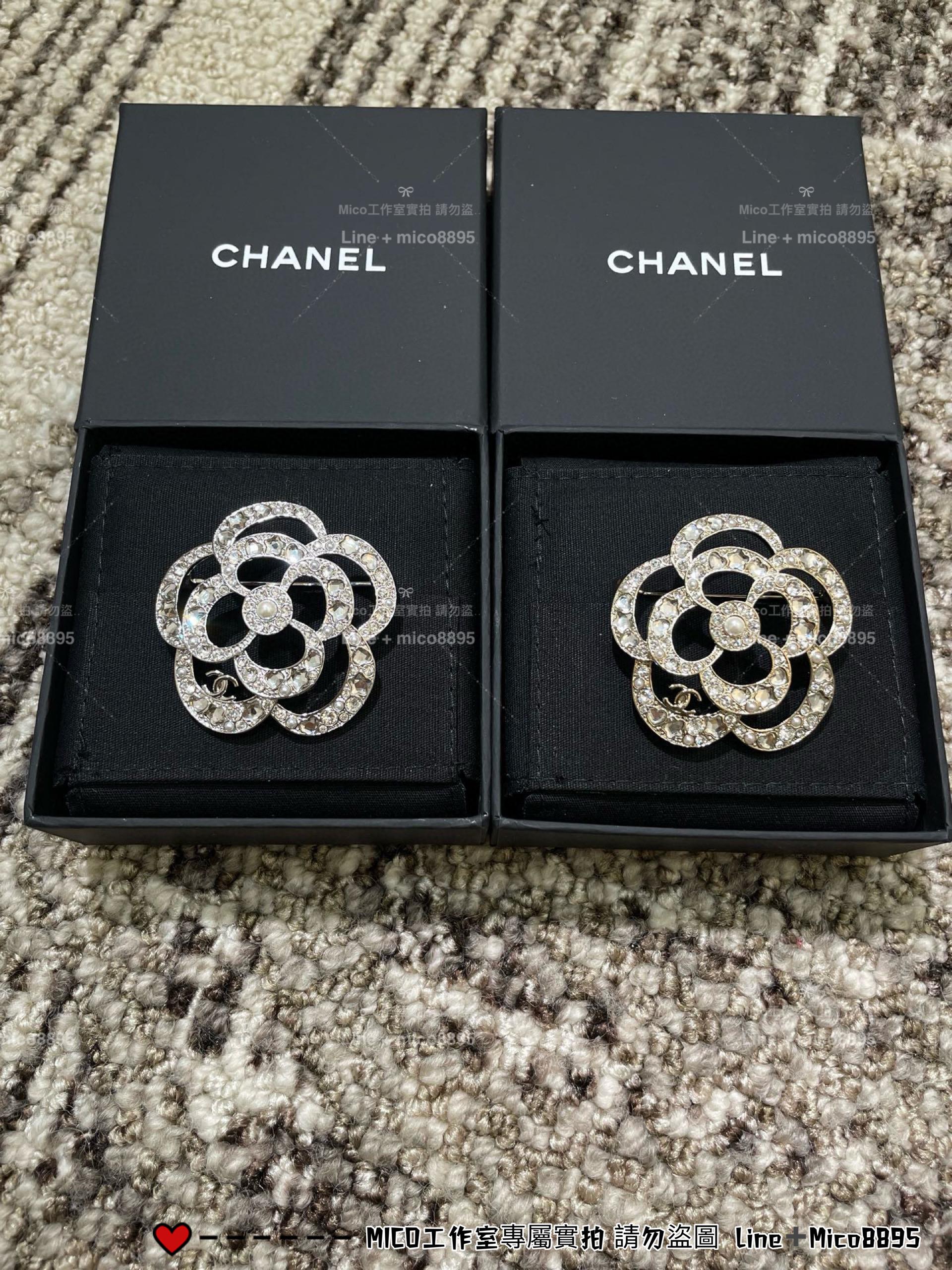 CHANEL | 經典山茶花款 施華洛世奇水鑽胸針/配件 銀色/淡金色兩色