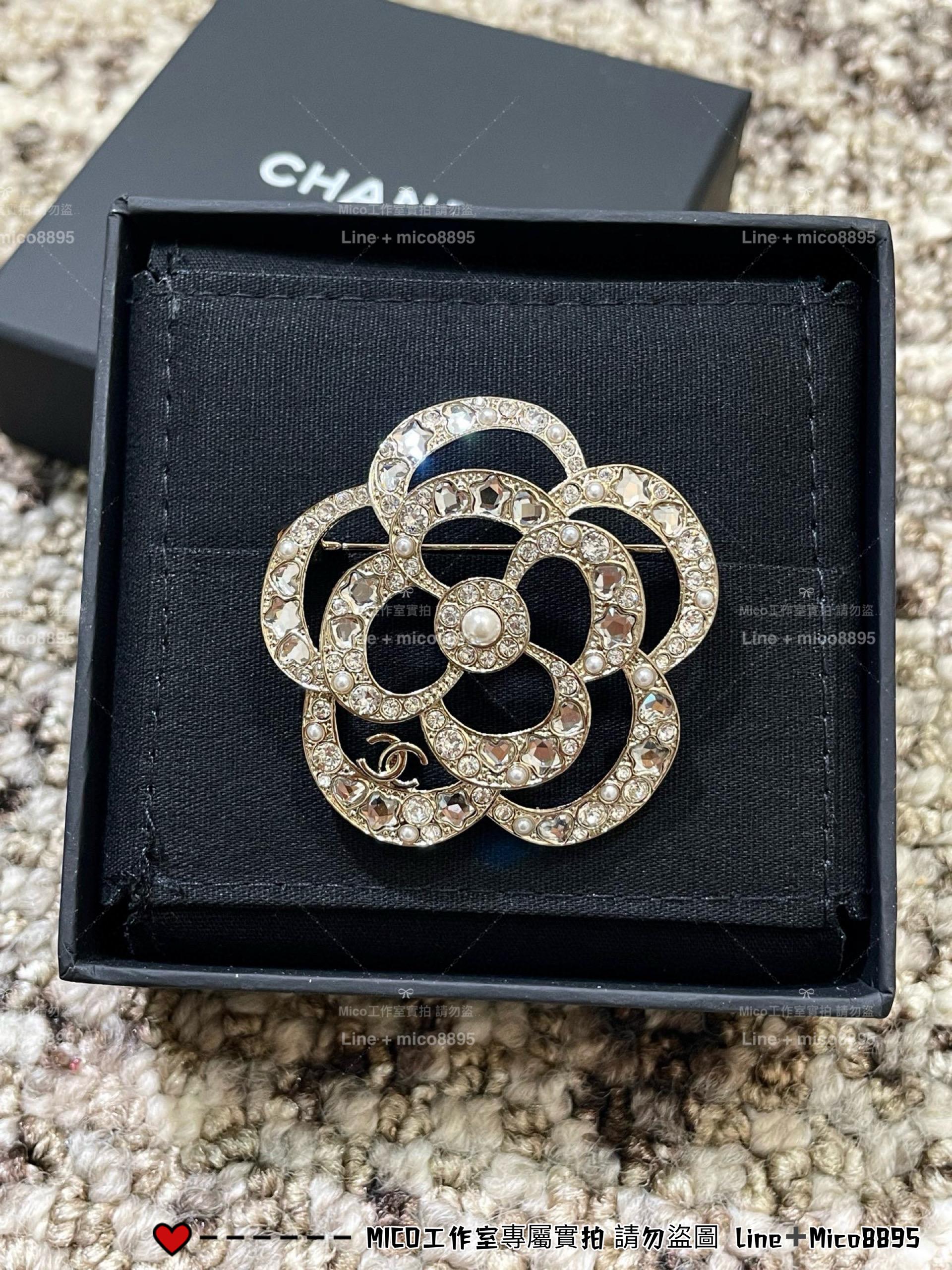 CHANEL | 經典山茶花款 施華洛世奇水鑽胸針/配件 銀色/淡金色兩色