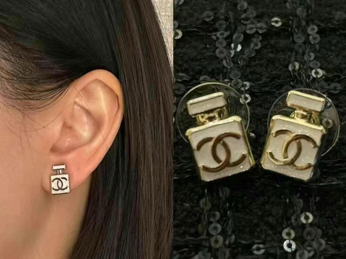 CHANEL | 日常配戴款 25P 琺瑯彩 細閃香水瓶造型雙C耳釘/耳環