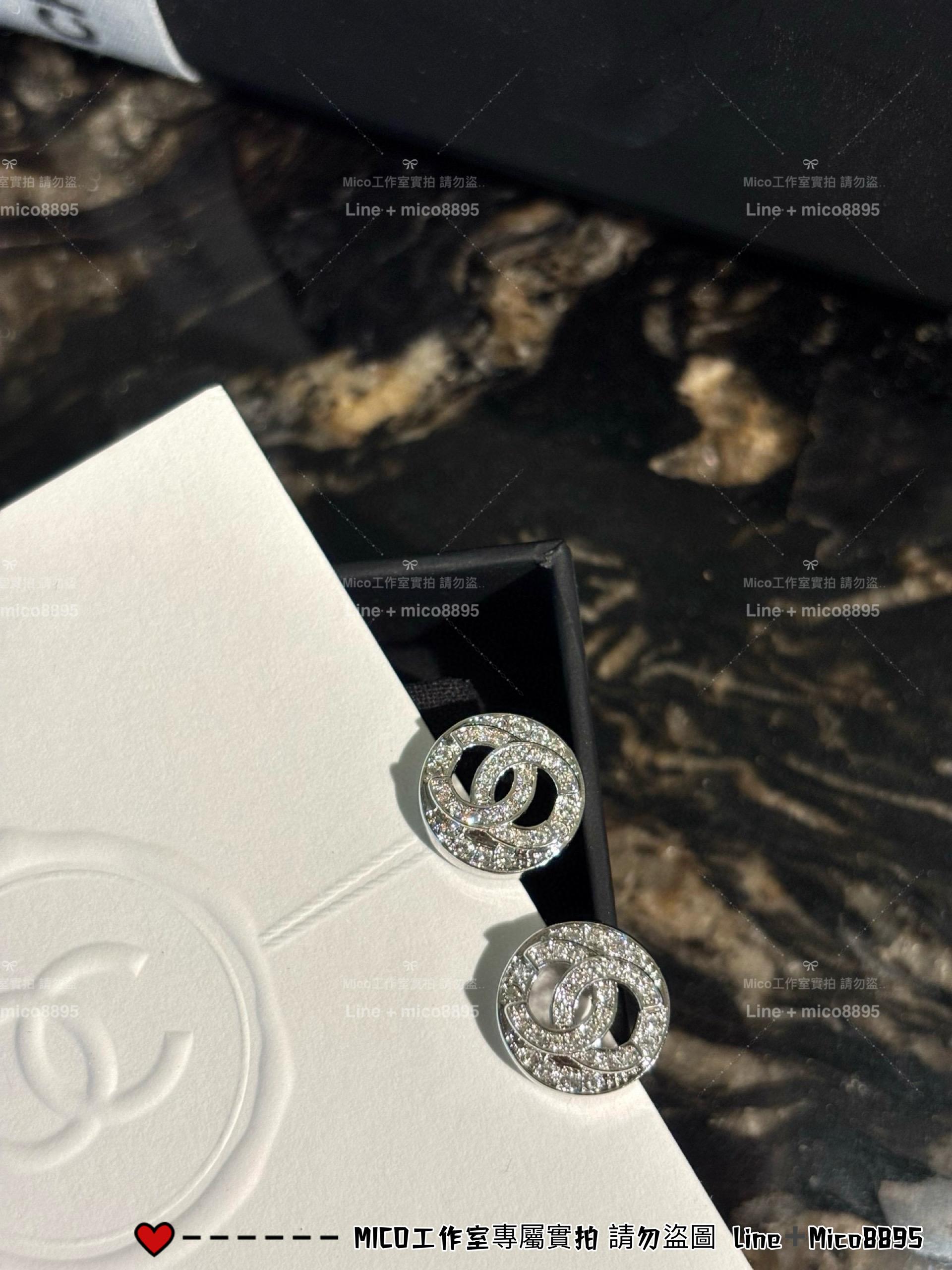CHANEL | 日常配戴款 立體滿鑽雙C鏤空銀豆豆耳釘/耳環