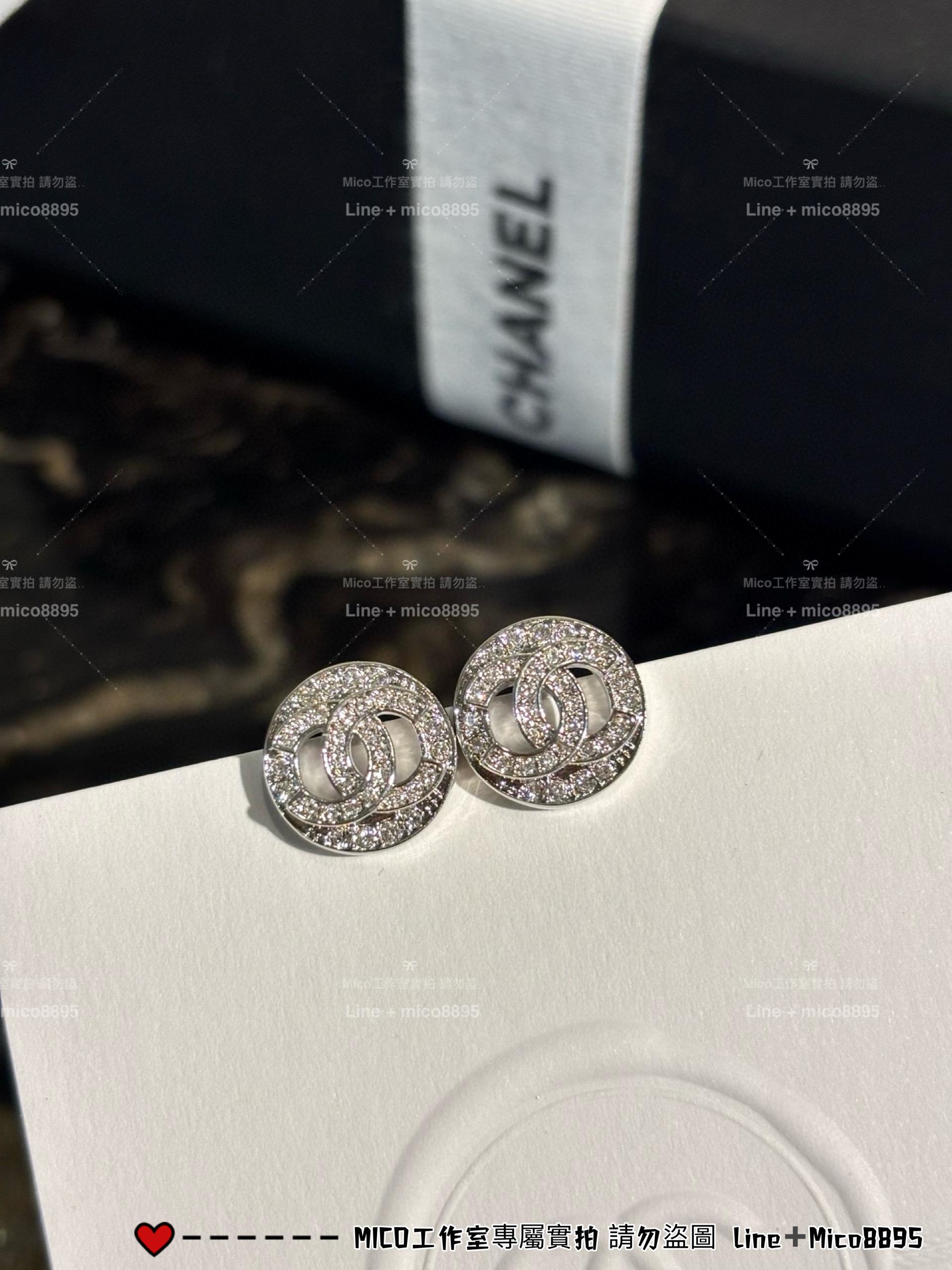 CHANEL | 日常配戴款 立體滿鑽雙C鏤空銀豆豆耳釘/耳環