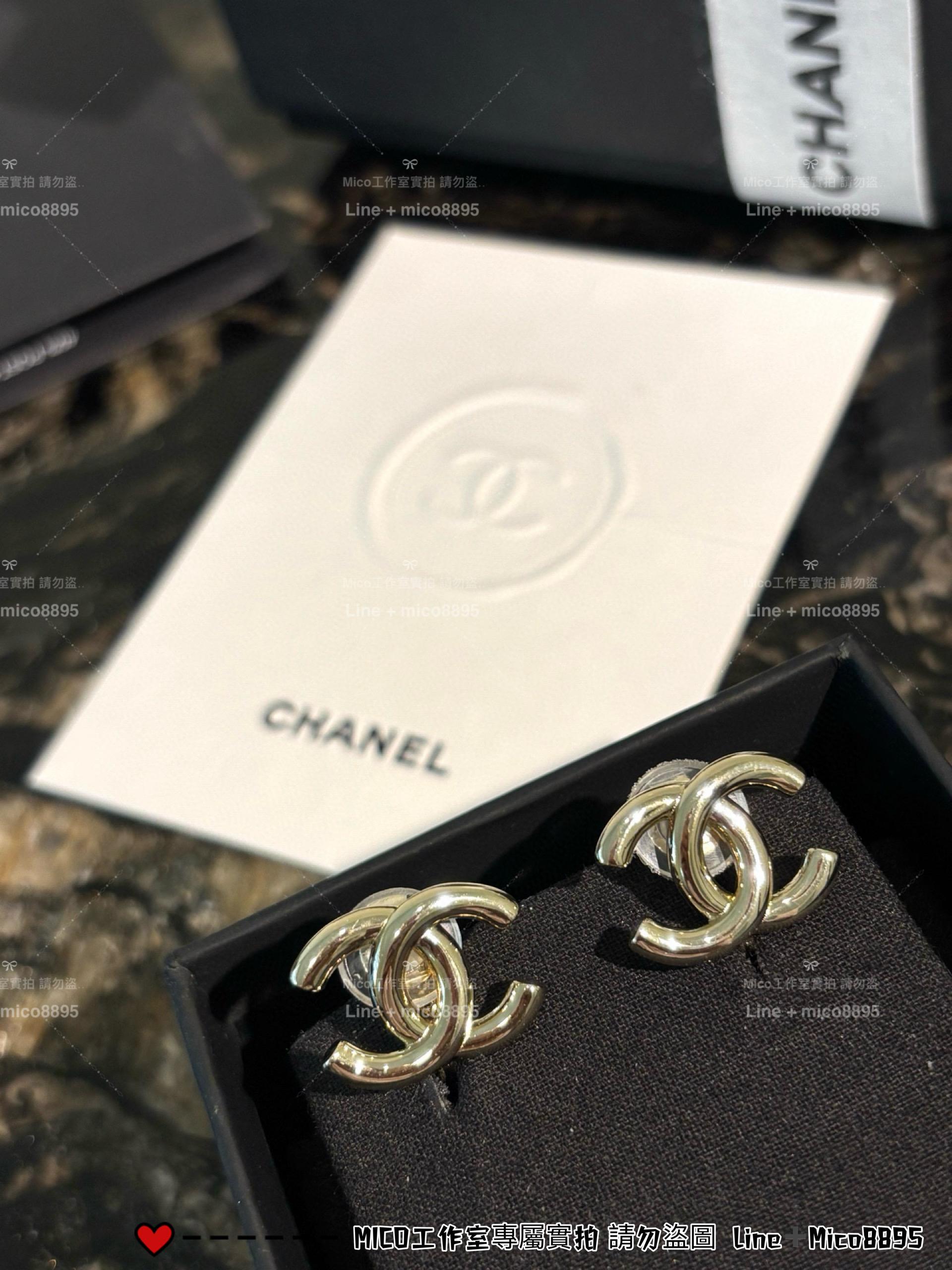 CHANEL | 日常配戴款 耳夾款 立體光面素金雙C耳夾/耳環