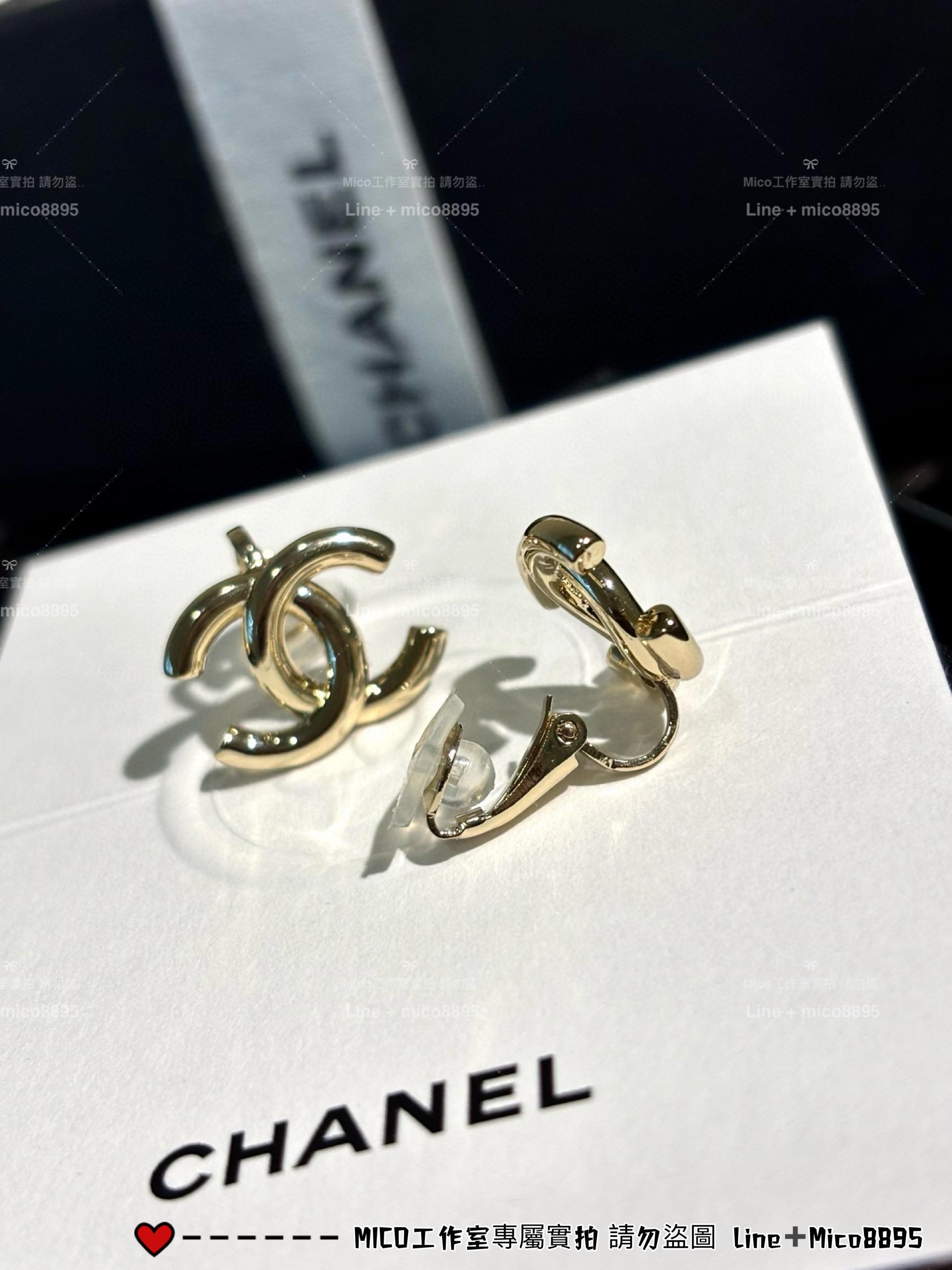 CHANEL | 日常配戴款 耳夾款 立體光面素金雙C耳夾/耳環
