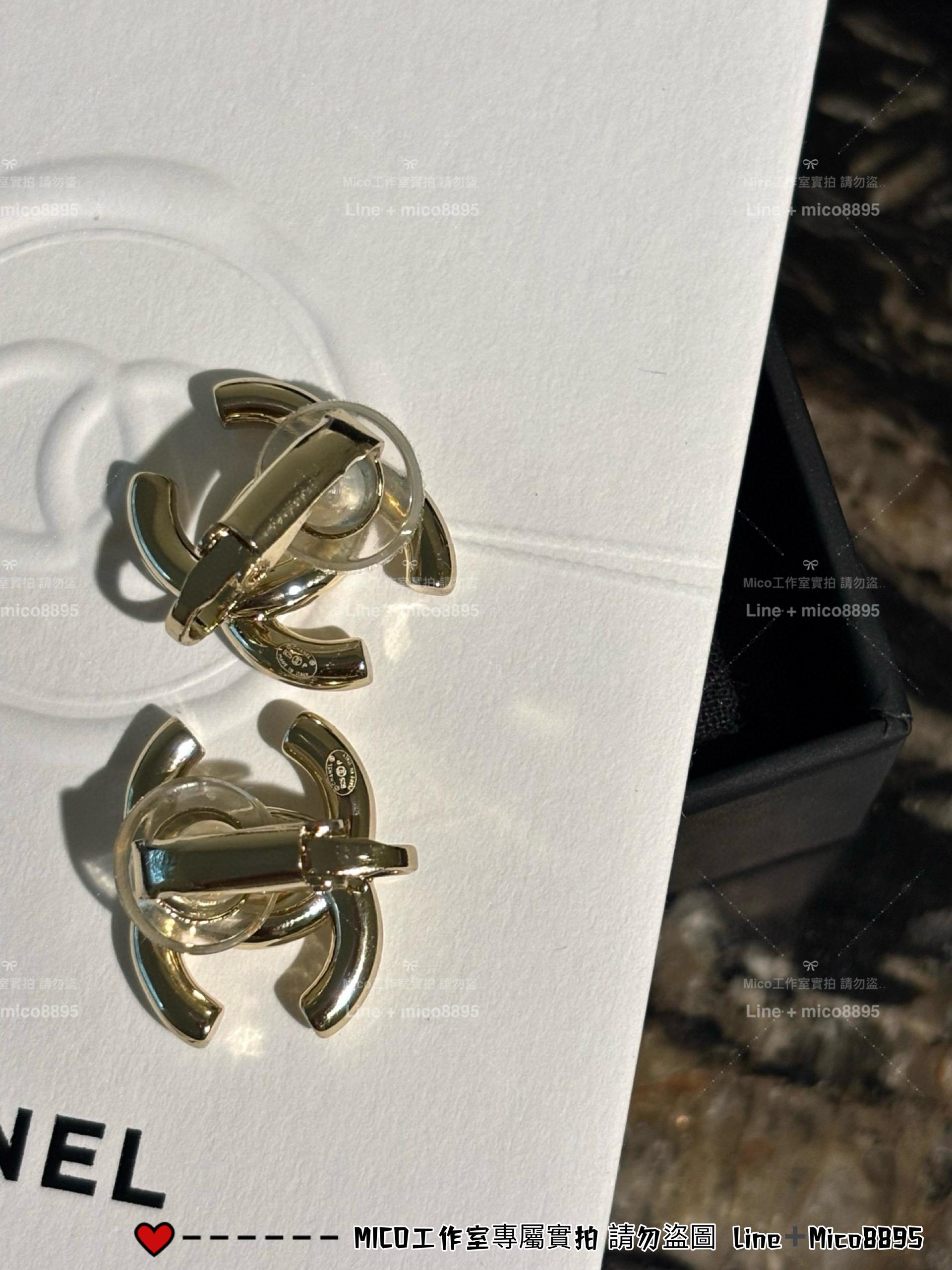 CHANEL | 日常配戴款 耳夾款 立體光面素金雙C耳夾/耳環
