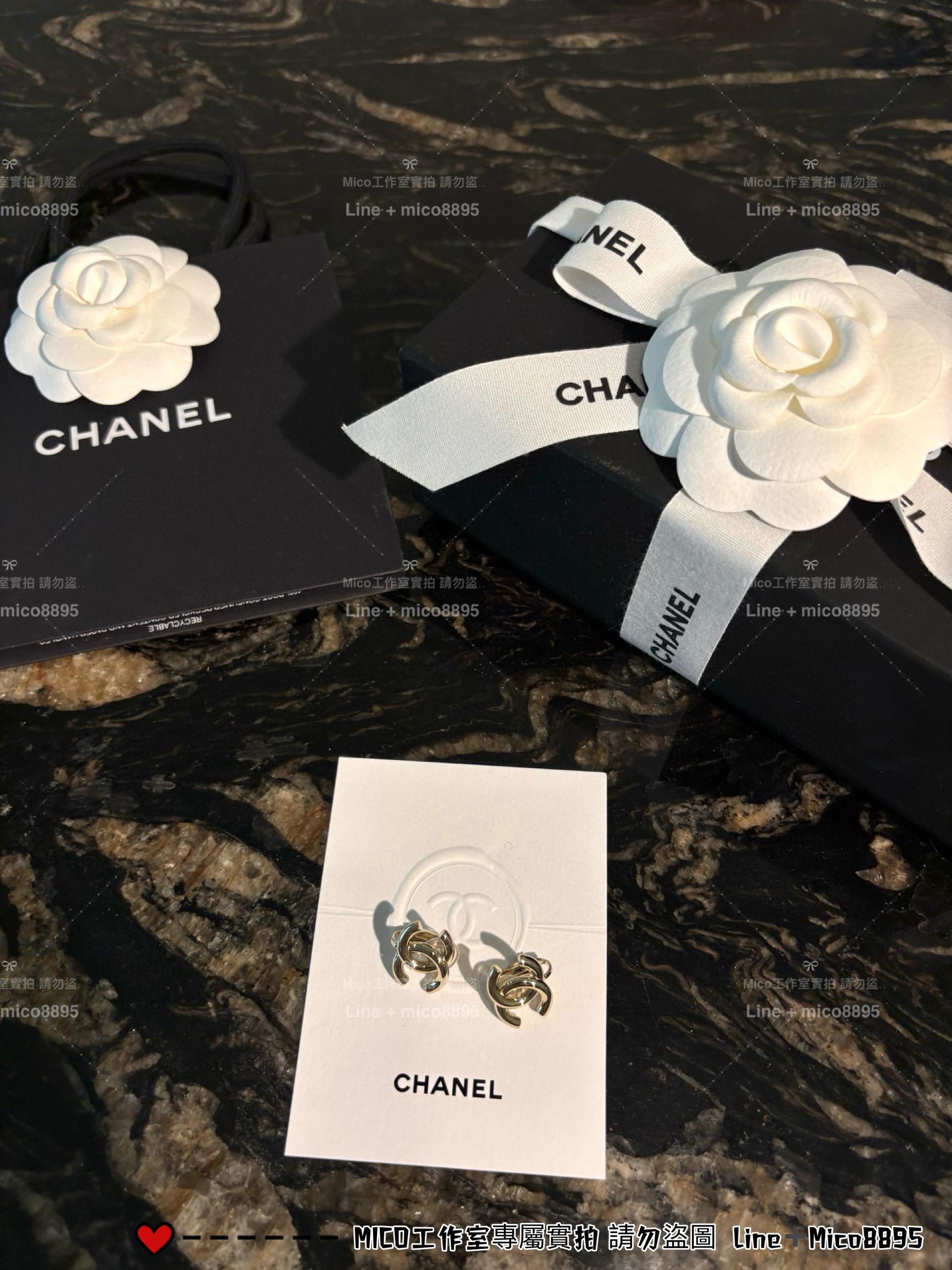 CHANEL | 日常配戴款 耳夾款 立體光面素金雙C耳夾/耳環