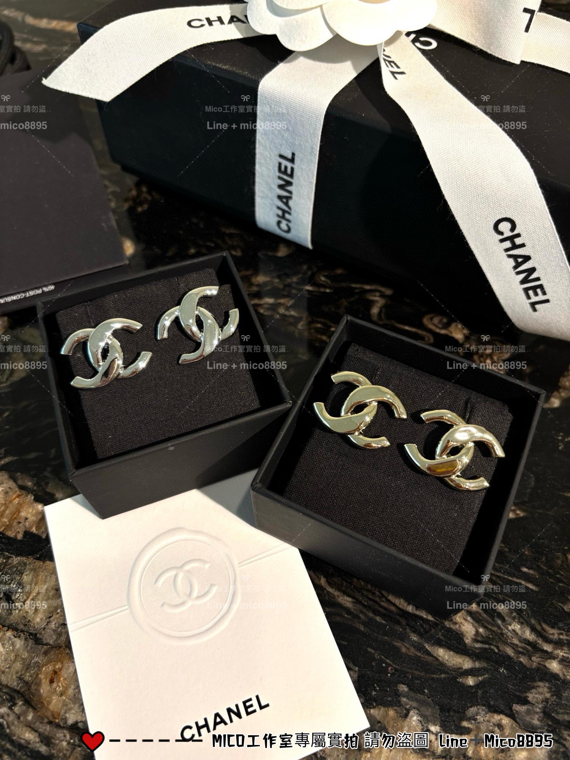 CHANEL | 日常配戴款 25P 厚款立體光面素金雙C耳釘 淺金色/銀色