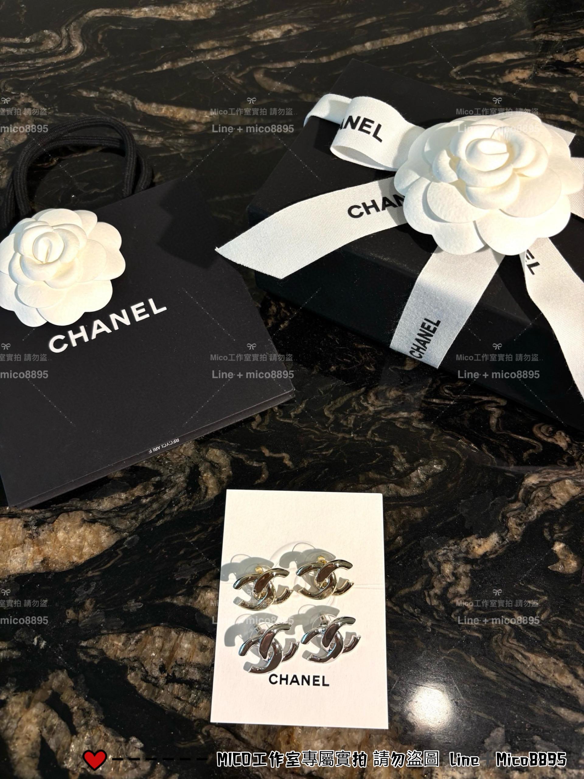 CHANEL | 日常配戴款 25P 厚款立體光面素金雙C耳釘 淺金色/銀色