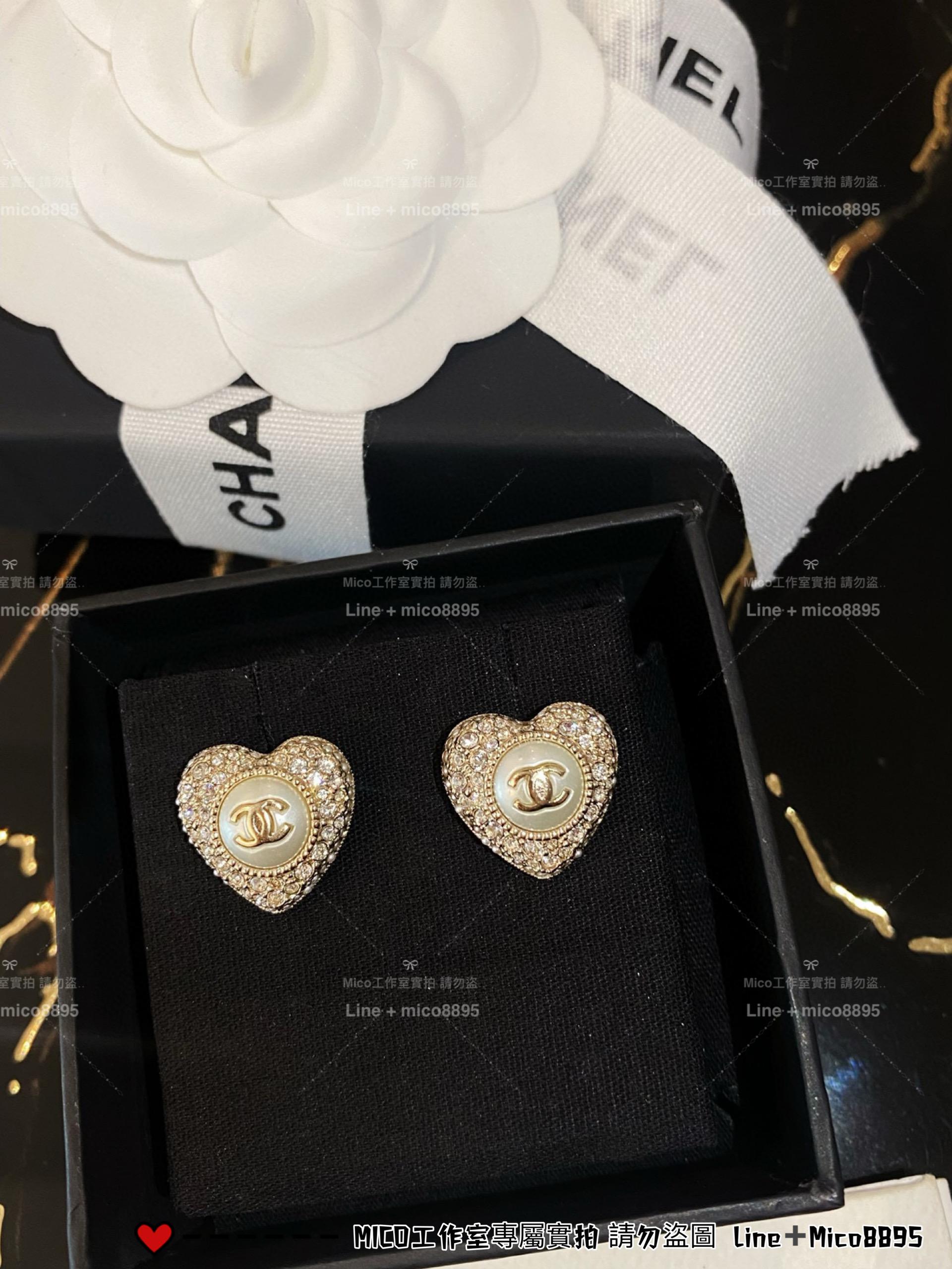 CHANEL | 淺金色滿鑽珍珠立體愛心耳環/耳釘