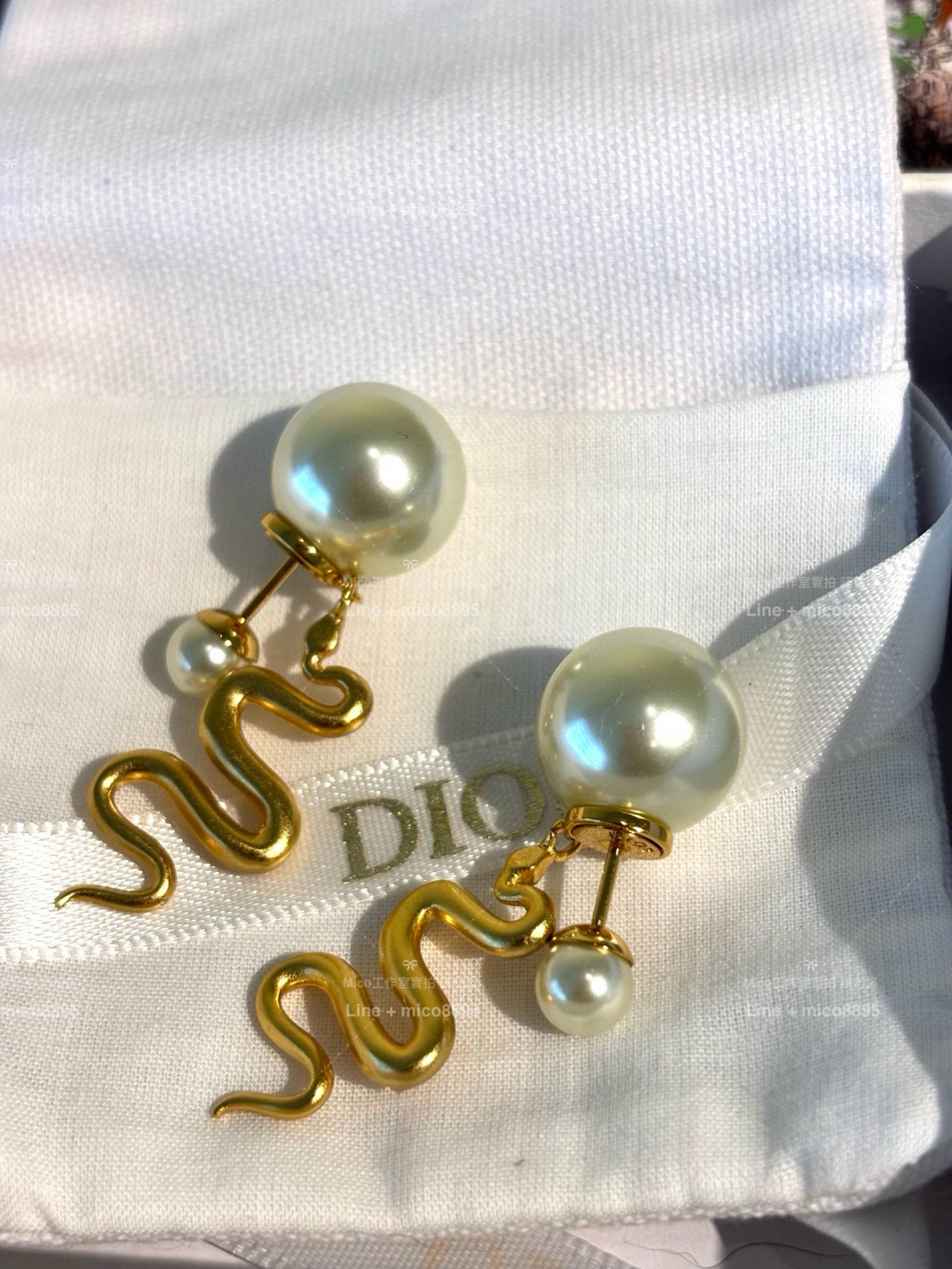 DIOR 靈蛇雕刻金屬前後配戴雙珍珠耳環/耳釘