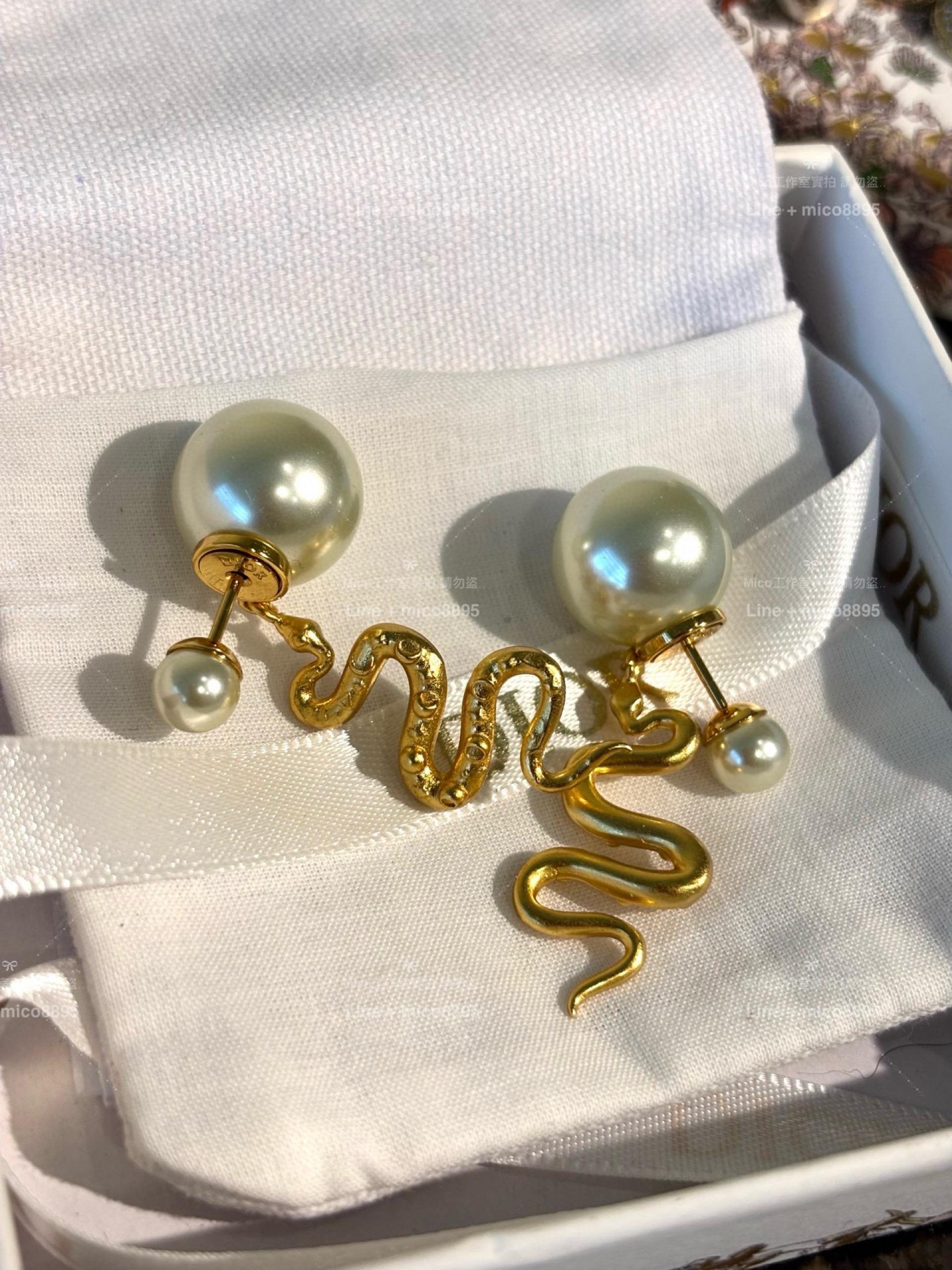 DIOR 靈蛇雕刻金屬前後配戴雙珍珠耳環/耳釘