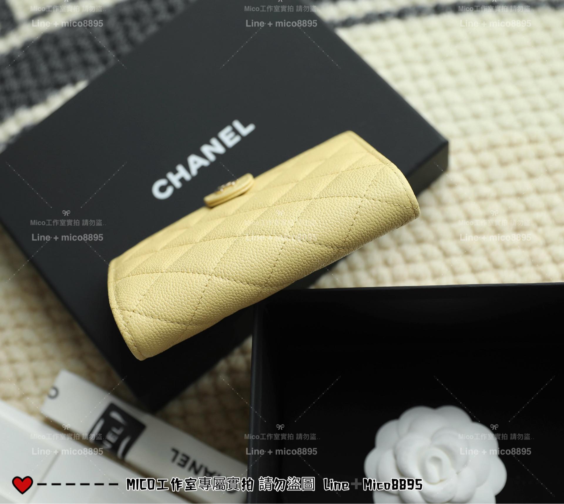 CHANEL | 小香 壓釦款 小雞黃 小牛皮魚子醬護照夾