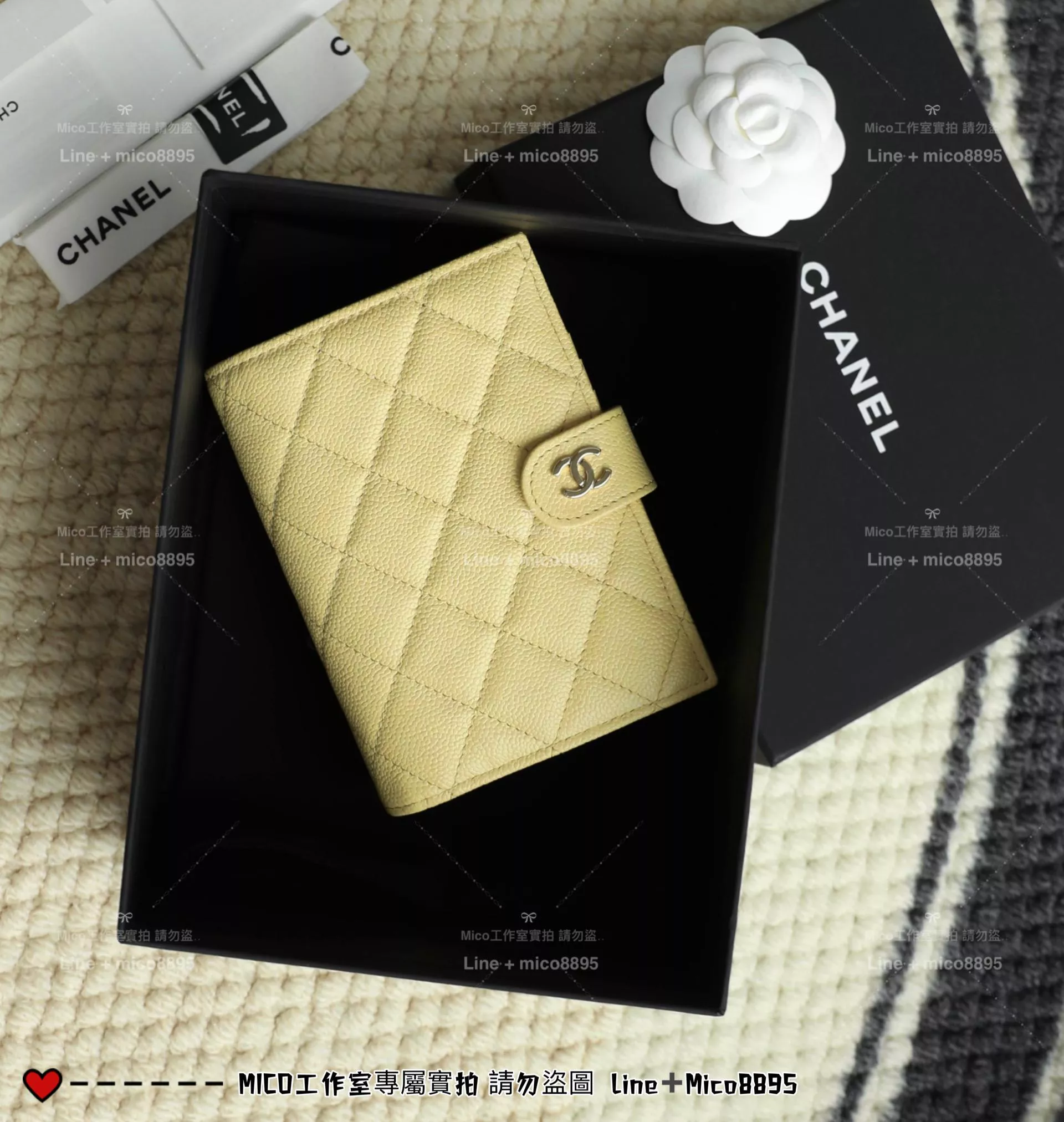 CHANEL | 小香 壓釦款 小雞黃 小牛皮魚子醬護照夾