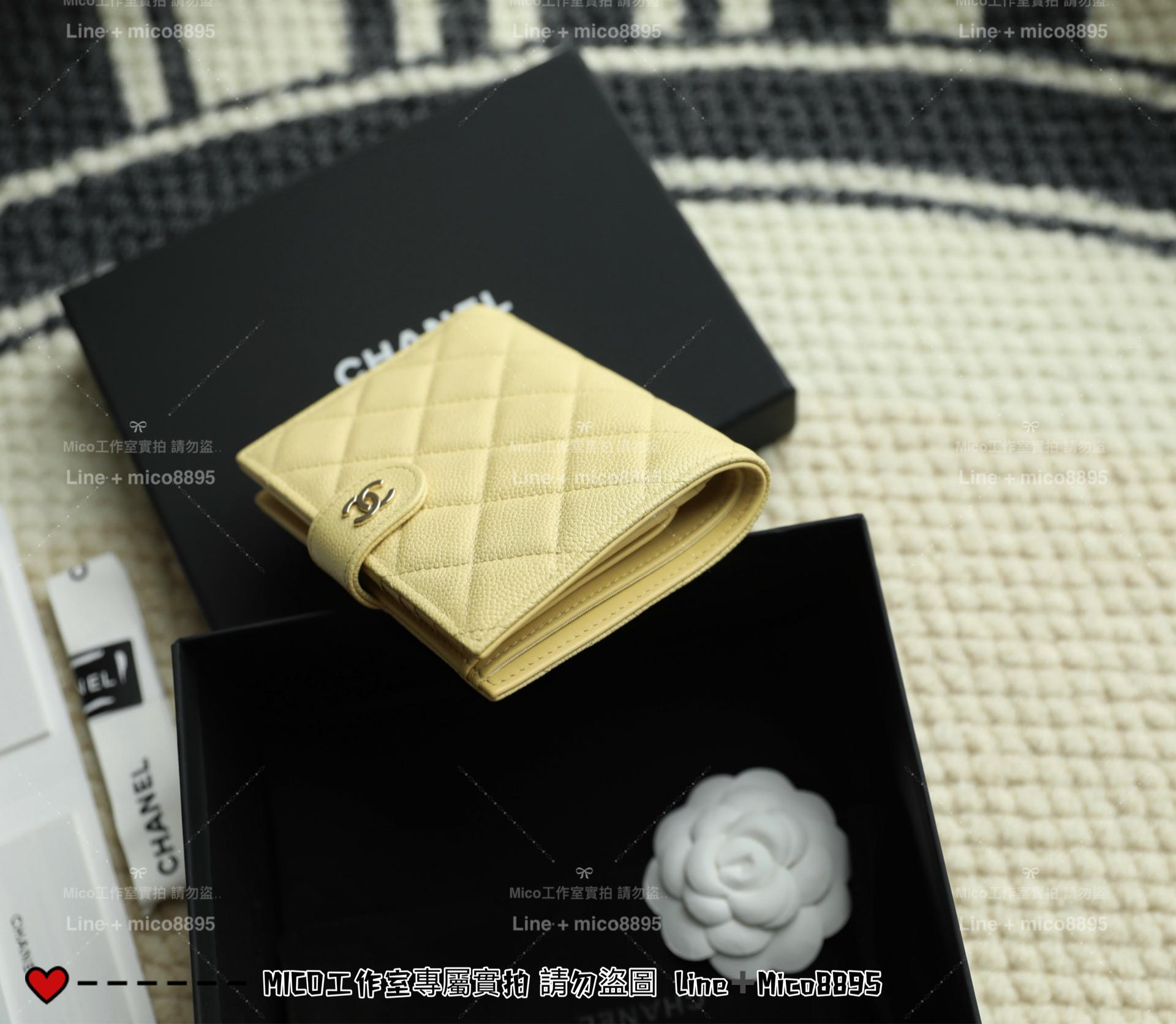 CHANEL | 小香 壓釦款 小雞黃 小牛皮魚子醬護照夾