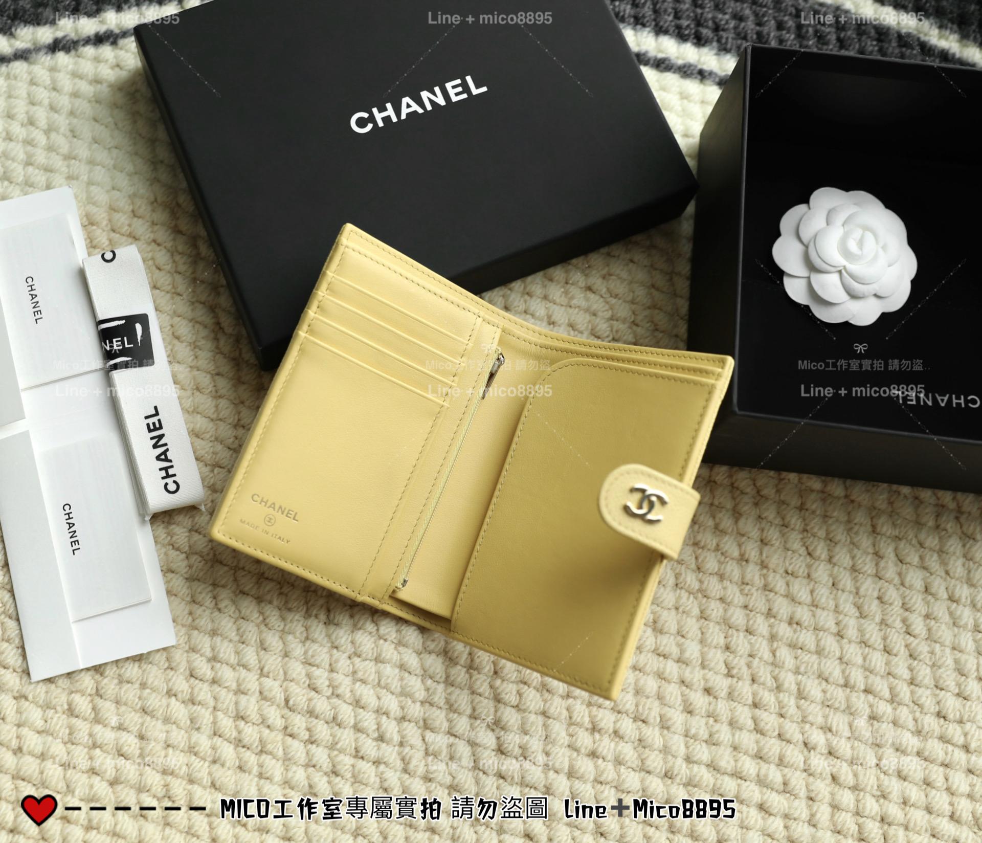 CHANEL | 小香 壓釦款 小雞黃 小牛皮魚子醬護照夾