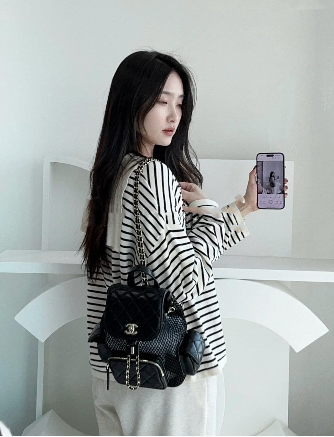CHANEL | 小香 25S 黑色小羊皮拼接網紗摟空雙肩包 厚背包 25cm