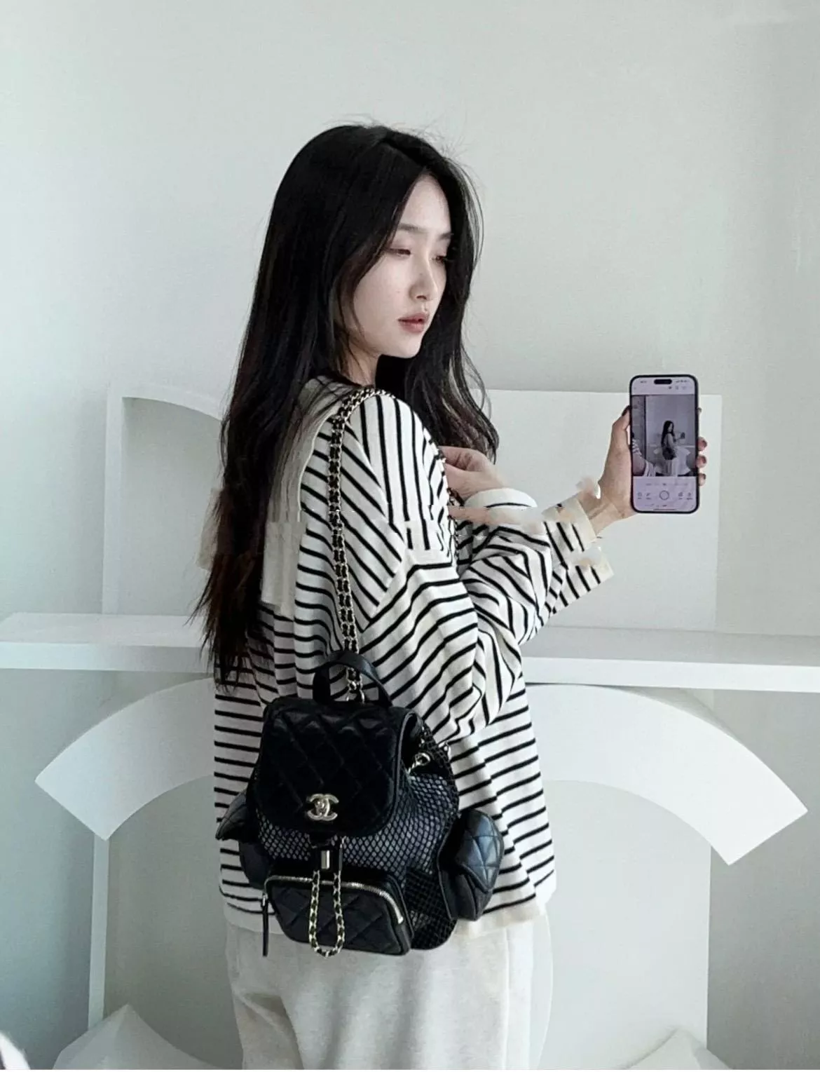CHANEL | 小香 25S 黑色小羊皮拼接網紗摟空雙肩包 厚背包 25cm