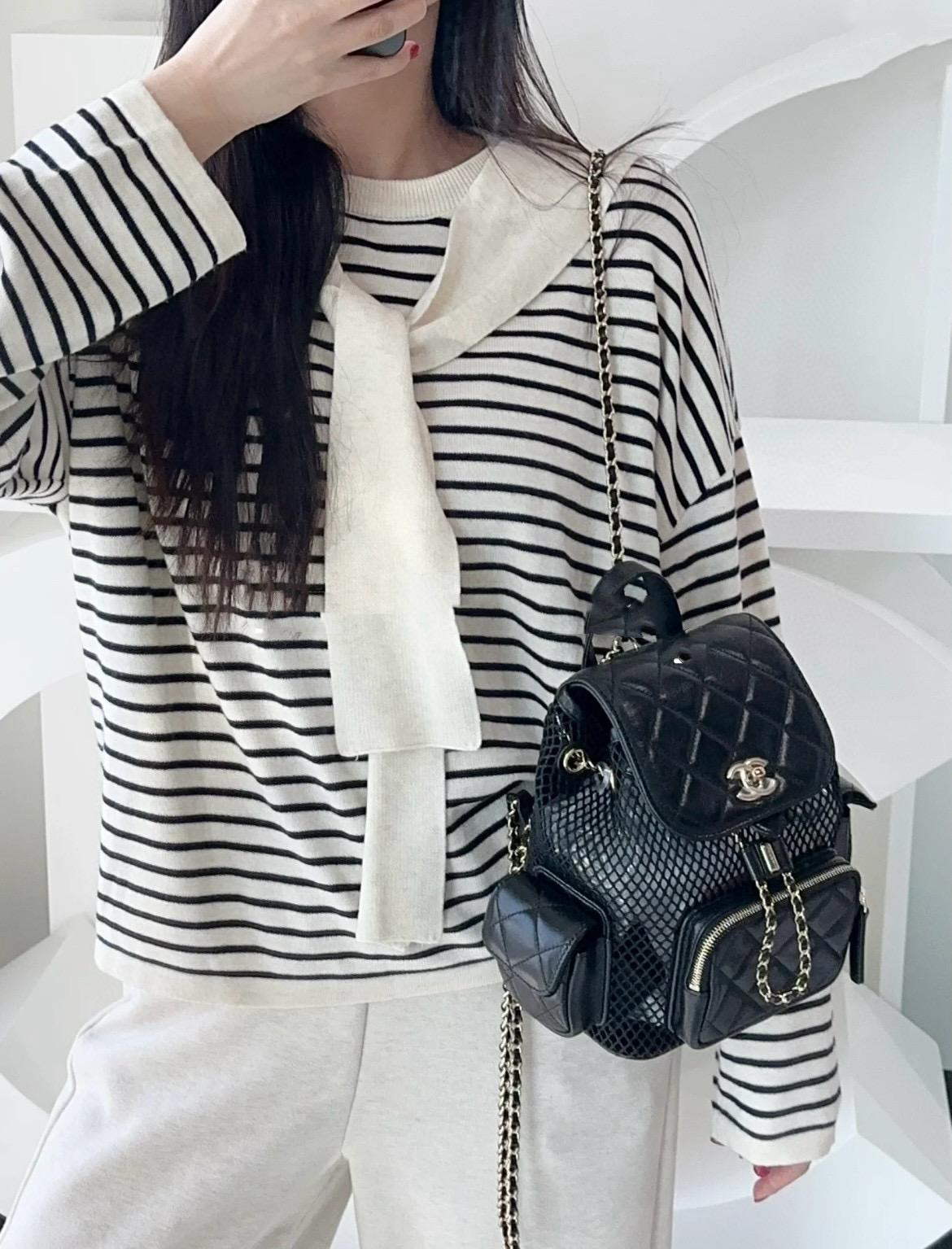 CHANEL | 小香 25S 黑色小羊皮拼接網紗摟空雙肩包 厚背包 25cm