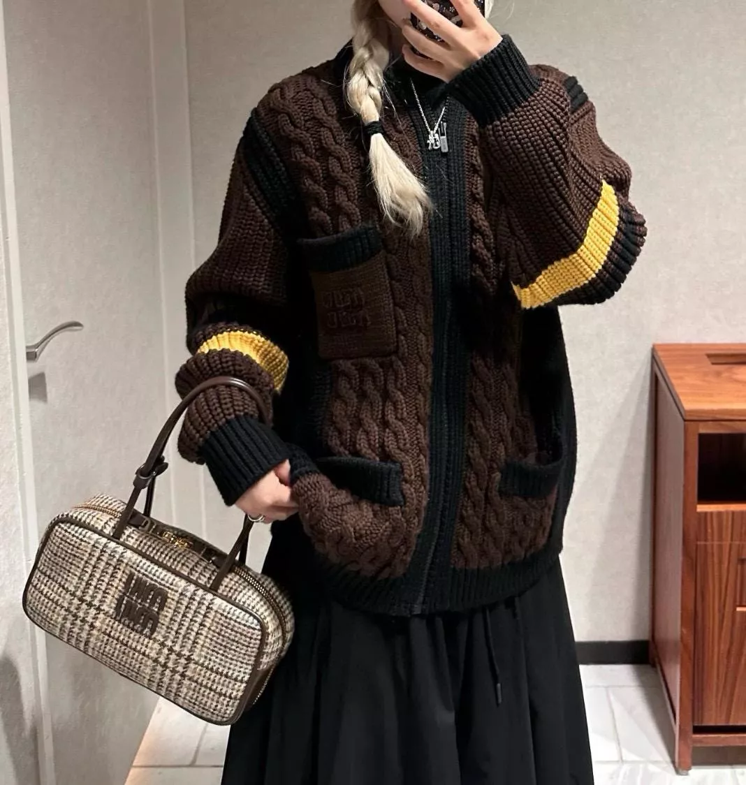 MIUMIU 復古秋冬感 千鳥格風格保齡球包 27cm