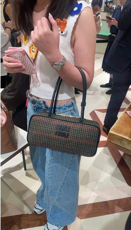 MIUMIU 黑灰色 復古秋冬感 千鳥格風格保齡球包 27cm