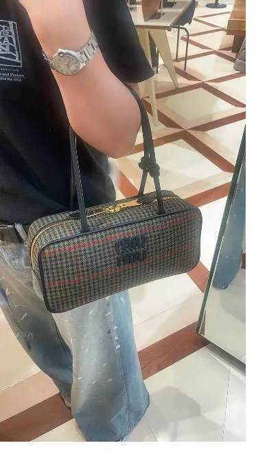 MIUMIU 黑灰色 復古秋冬感 千鳥格風格保齡球包 27cm