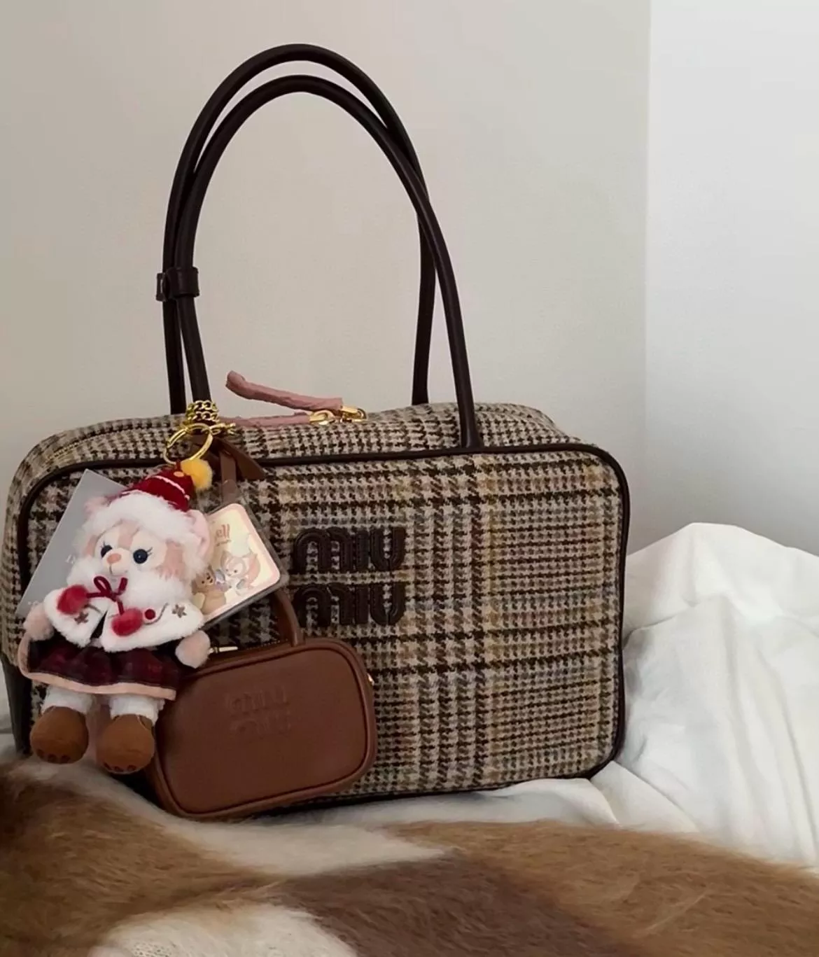 MIUMIU 公文包款 復古秋冬感 千鳥格風格保齡球包 34cm