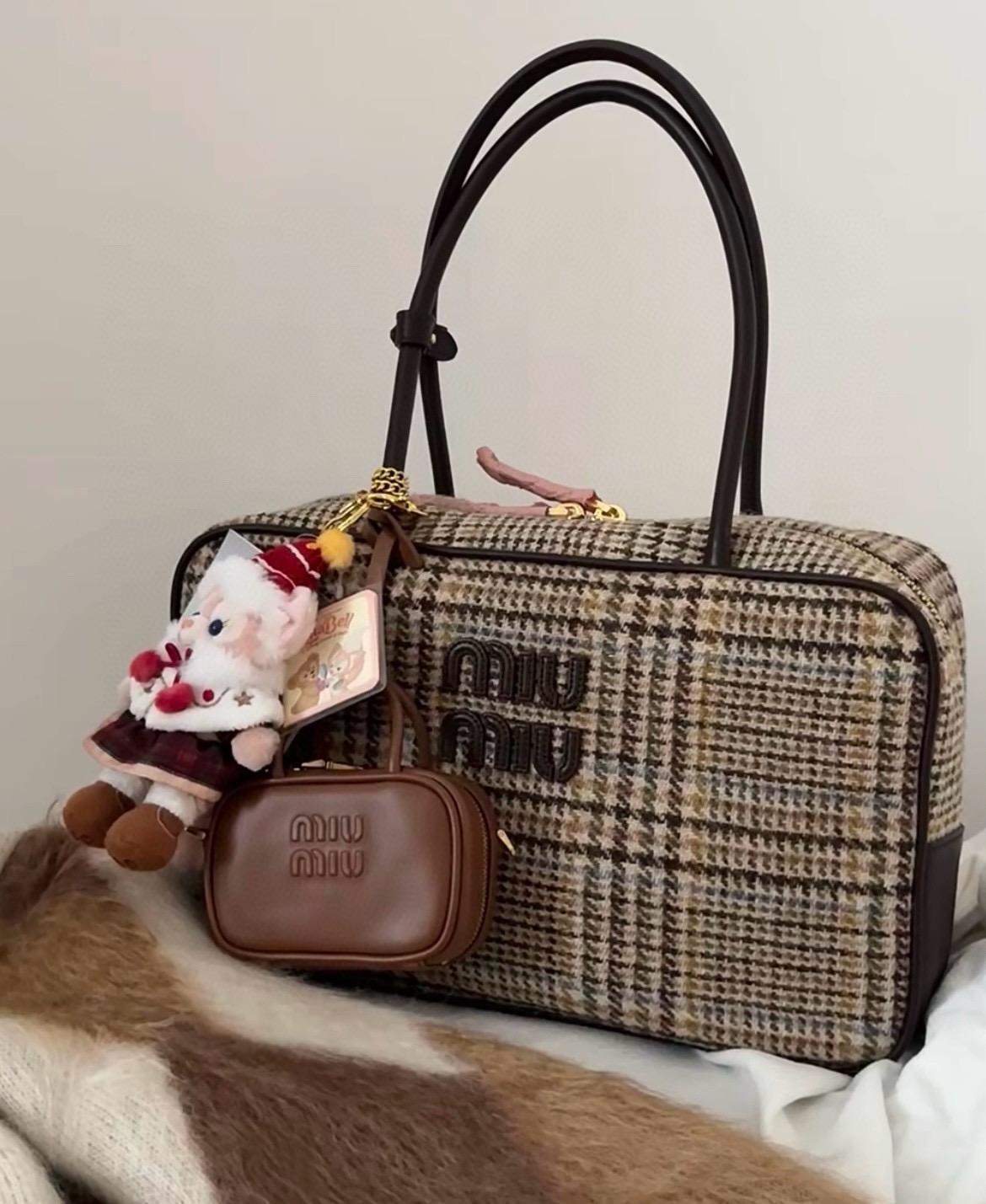 MIUMIU 公文包款 復古秋冬感 千鳥格風格保齡球包 34cm