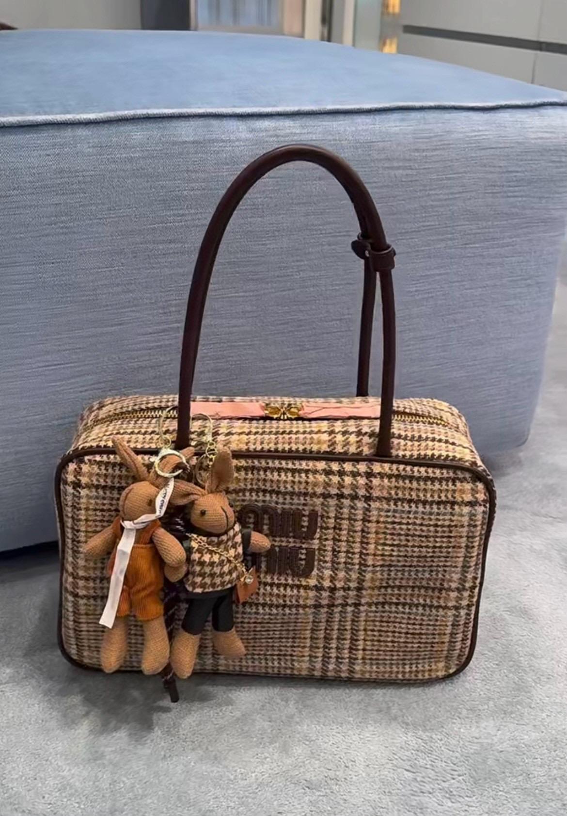 MIUMIU 公文包款 復古秋冬感 千鳥格風格保齡球包 34cm
