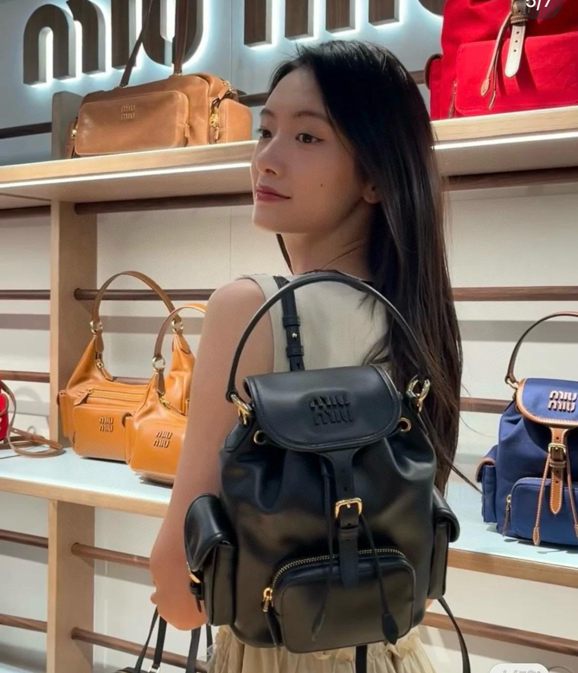 MIUMIU 25SS 春季爆火 小牛皮雙肩包 厚背包 黑色小號 18*22cm