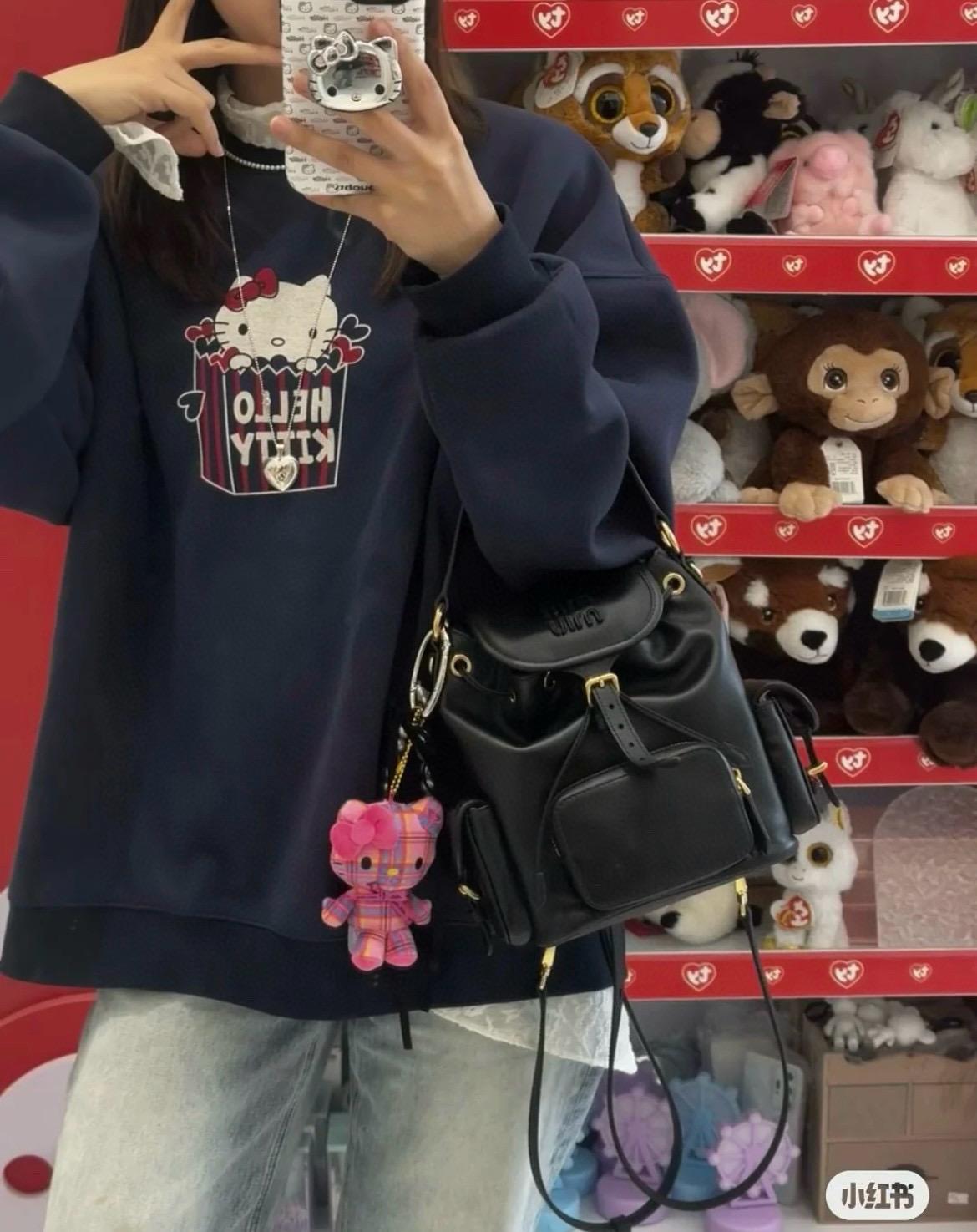 MIUMIU 25SS 春季爆火 小牛皮雙肩包 厚背包 黑色小號 18*22cm