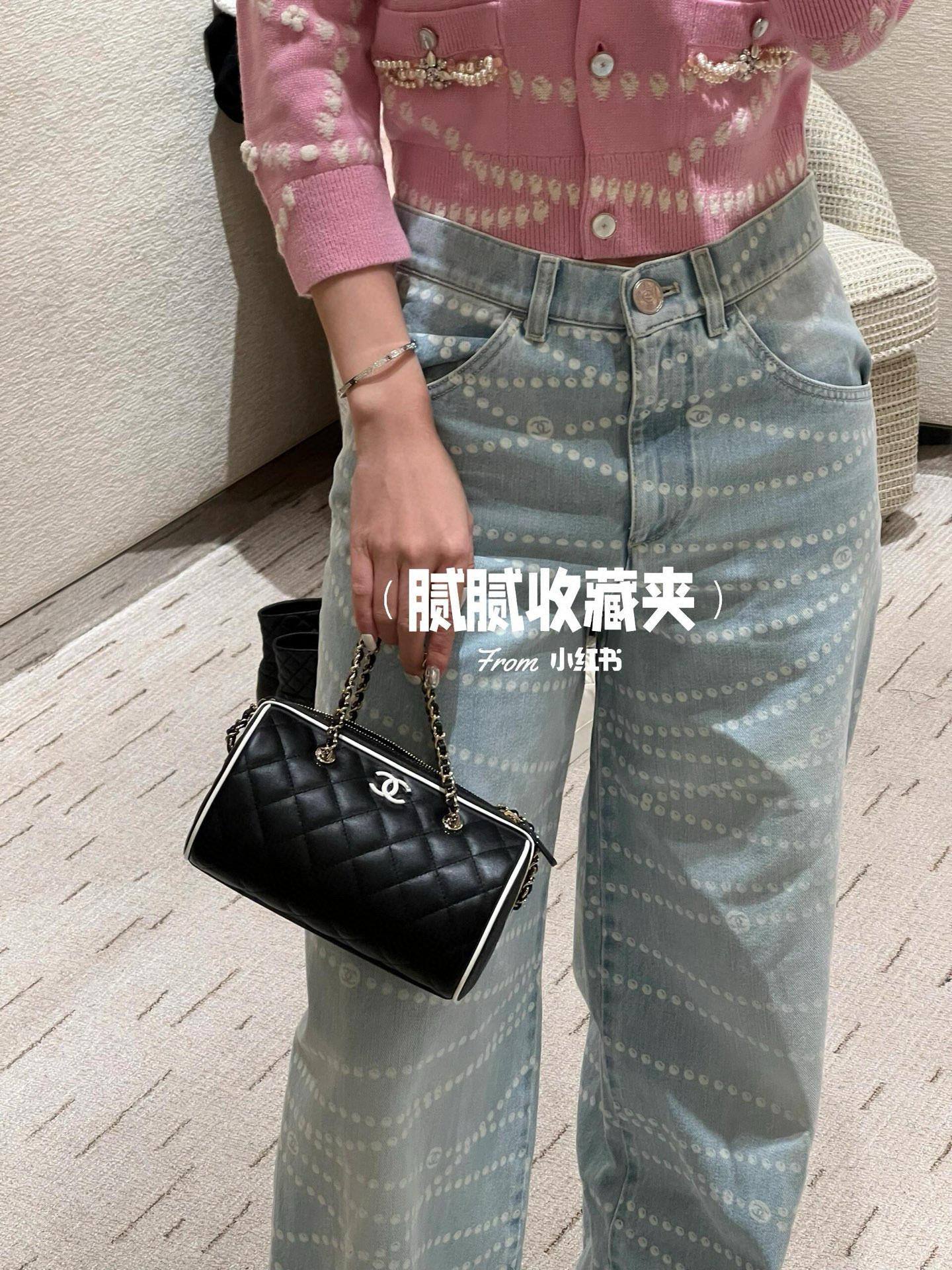 CHANEL | 小香 25P 漫畫系列 小羊皮材質 保齡球包黑白熊貓配 18cm 枕頭包
