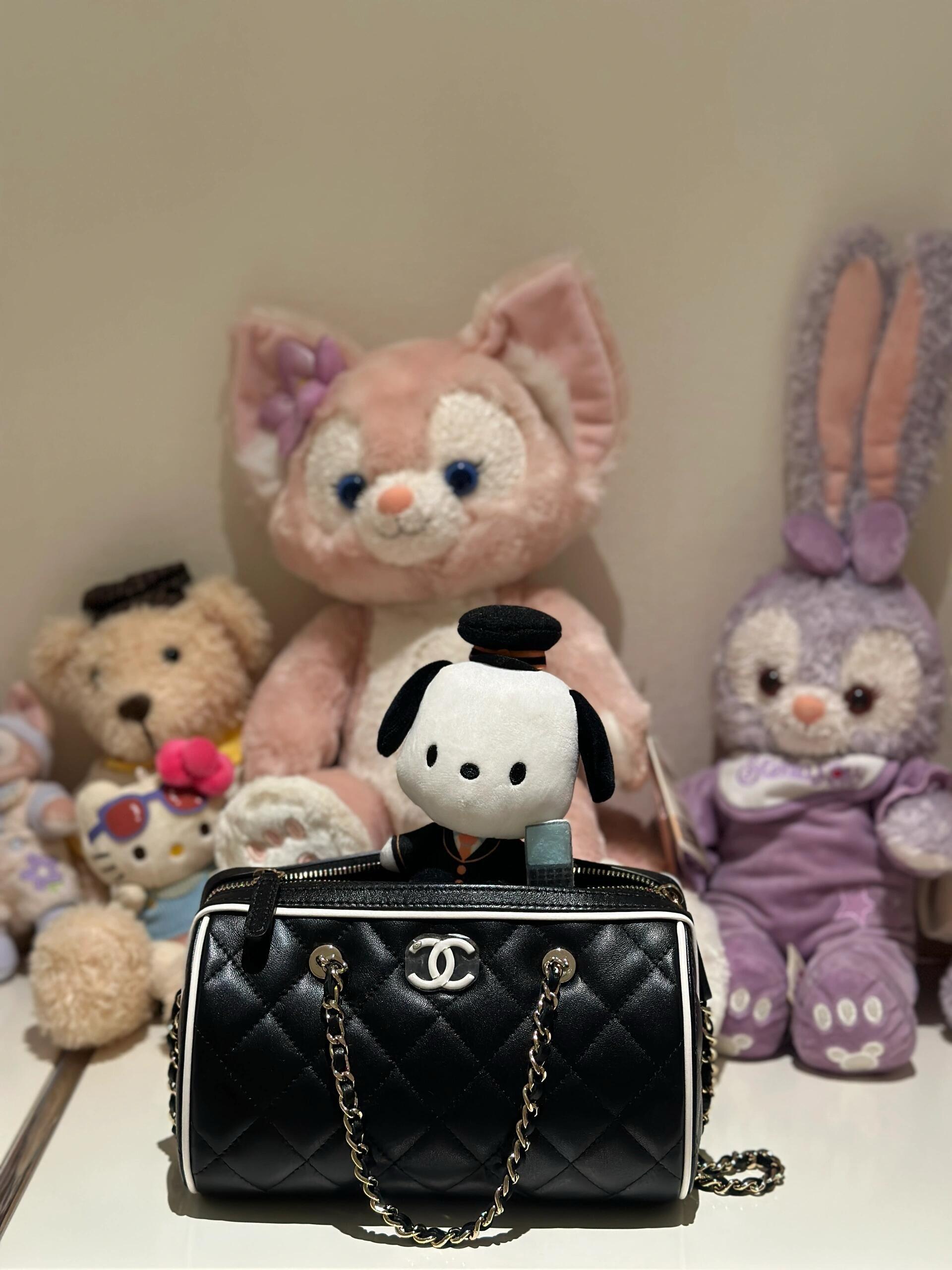 CHANEL | 小香 25P 漫畫系列 小羊皮材質 保齡球包黑白熊貓配 18cm 枕頭包