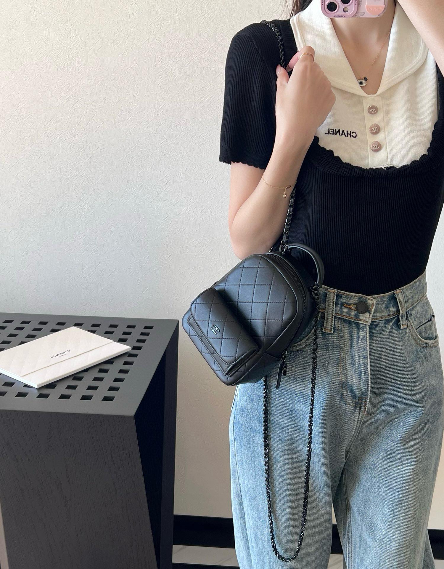 CHANEL | 小香 25C 早春 𝗦𝗼 𝗕𝗹𝗮𝗰𝗸多功能mini雙背包 黑色小牛皮 18cm
