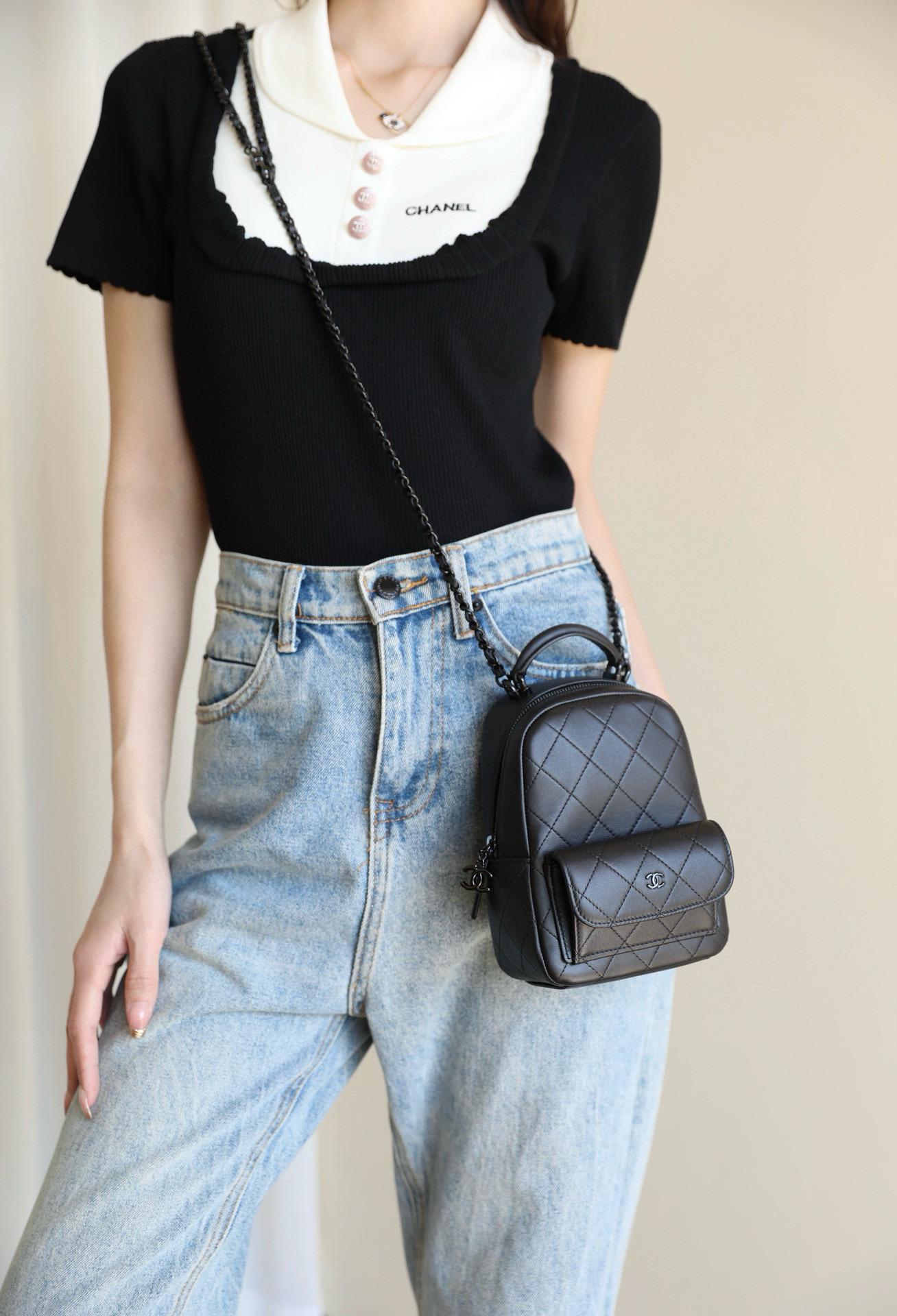 CHANEL | 小香 25C 早春 𝗦𝗼 𝗕𝗹𝗮𝗰𝗸多功能mini雙背包 黑色小牛皮 18cm