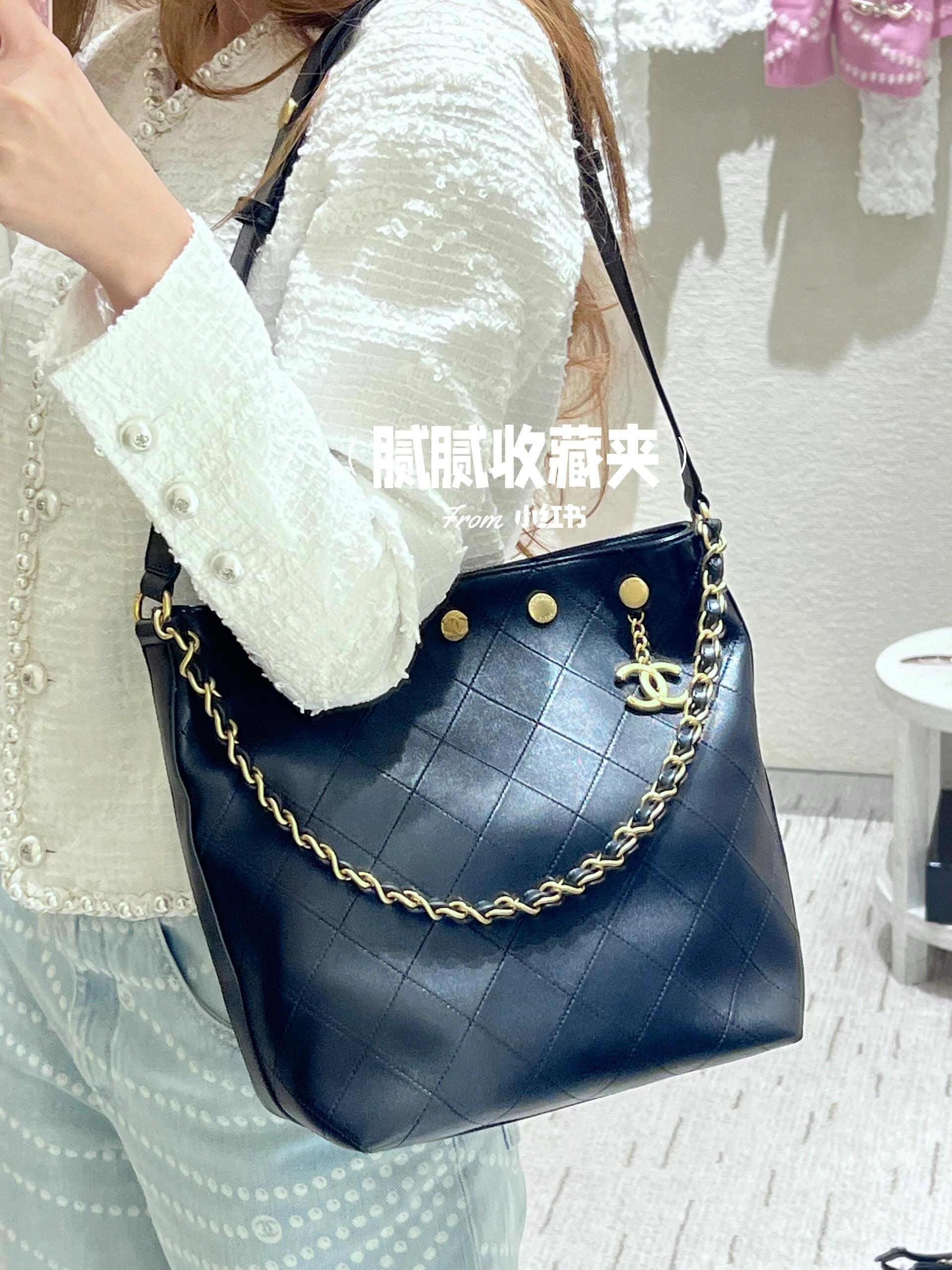 CHANEL | 小香 25P 黑色小羊皮金幣嬉皮hobo包 肩背包 尺寸：28*31*15cm 