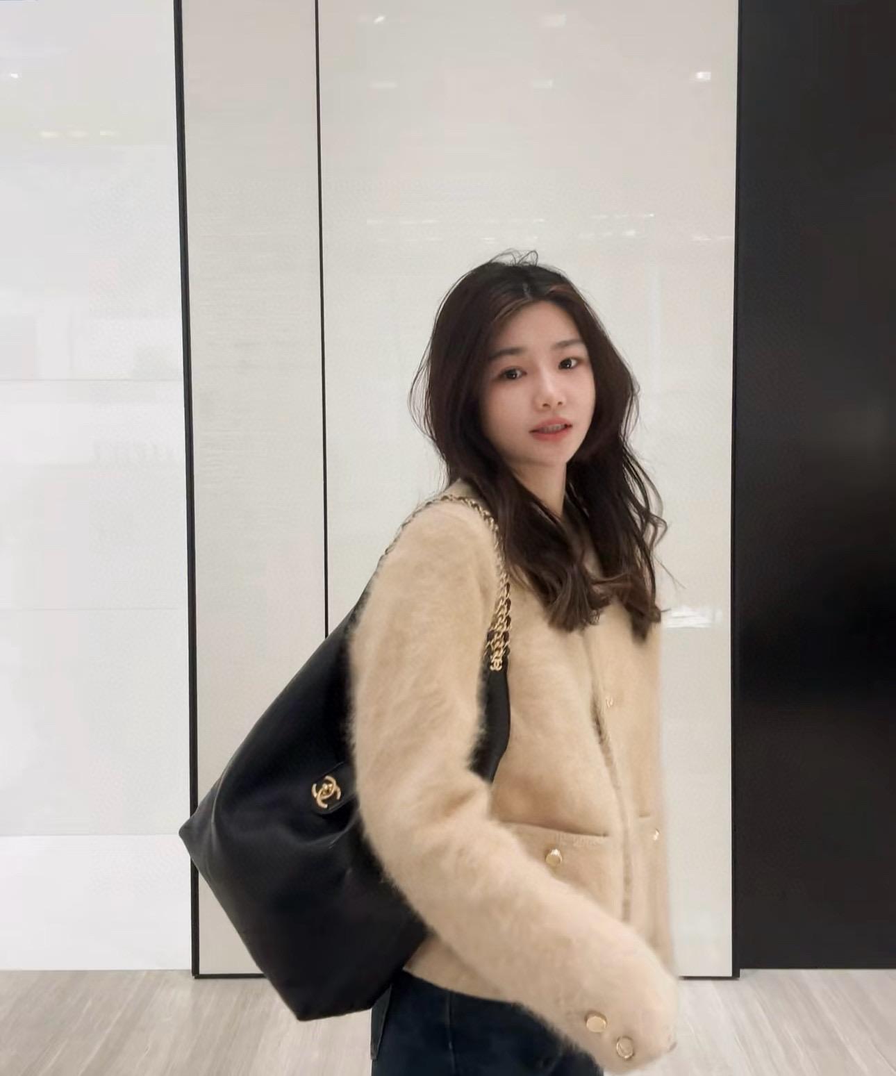CHANEL | 小香 25P 大號 嬉皮hobo腋下包 復古霧面五金 小羊皮材質/真皮 30cm
