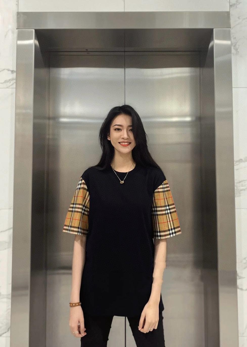 Burberry BBT 格子拼接袖圓領短袖T恤 男女同款 寬鬆版型偶爾