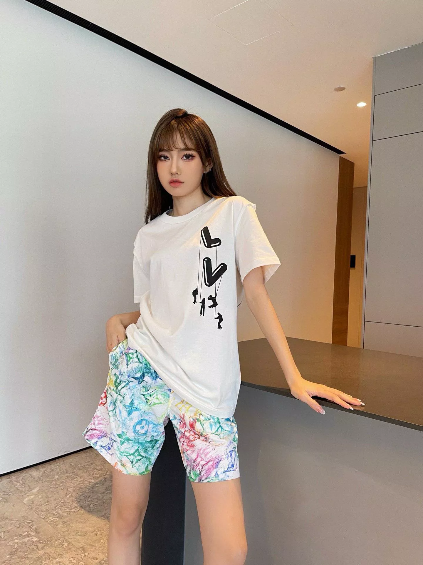 Louis Vuitton 男女同款 “Zoom With Friends”系列傘兵印花短袖T恤