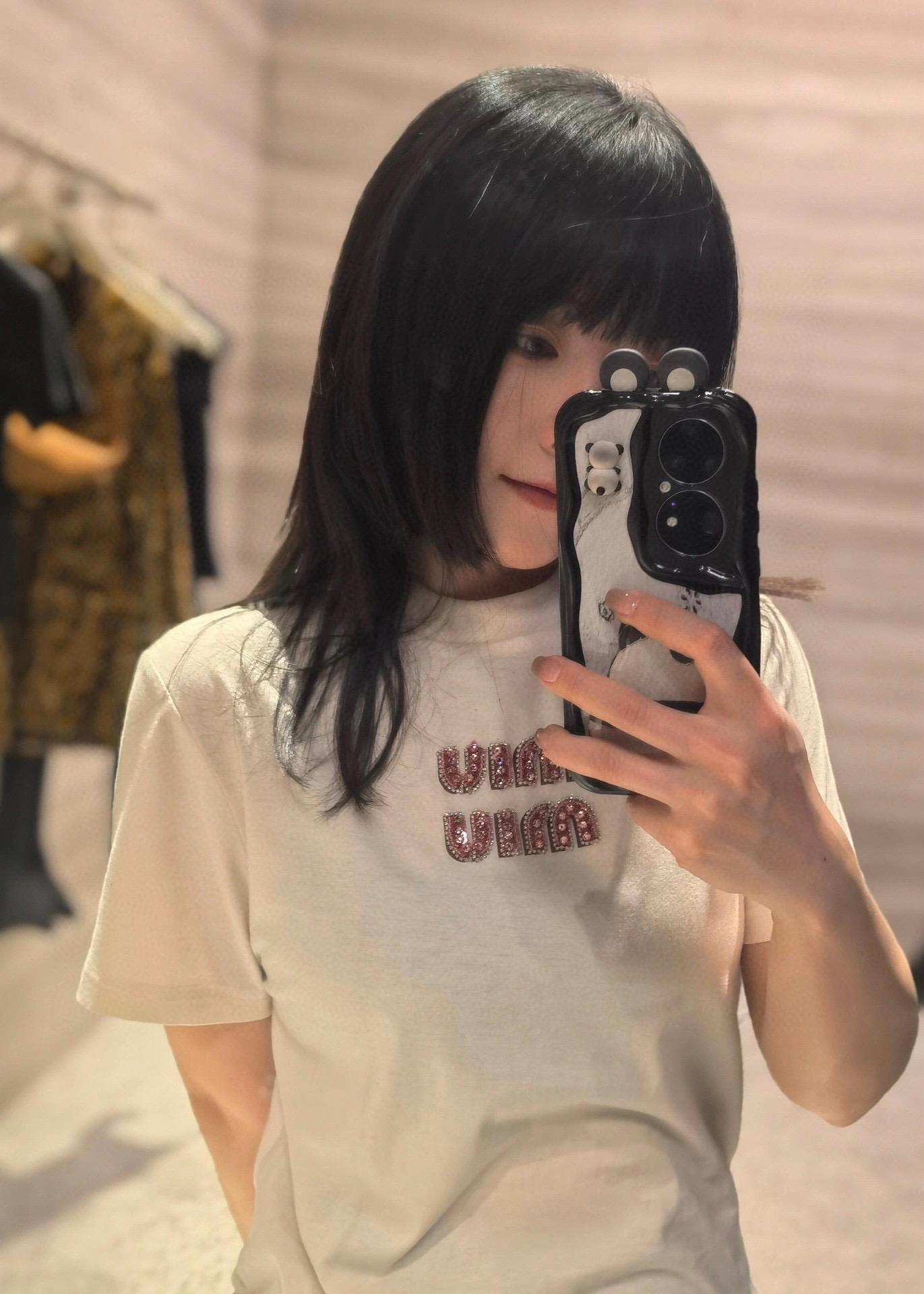 MIU MIU 燕麥色打底粉鑽字母短袖T恤