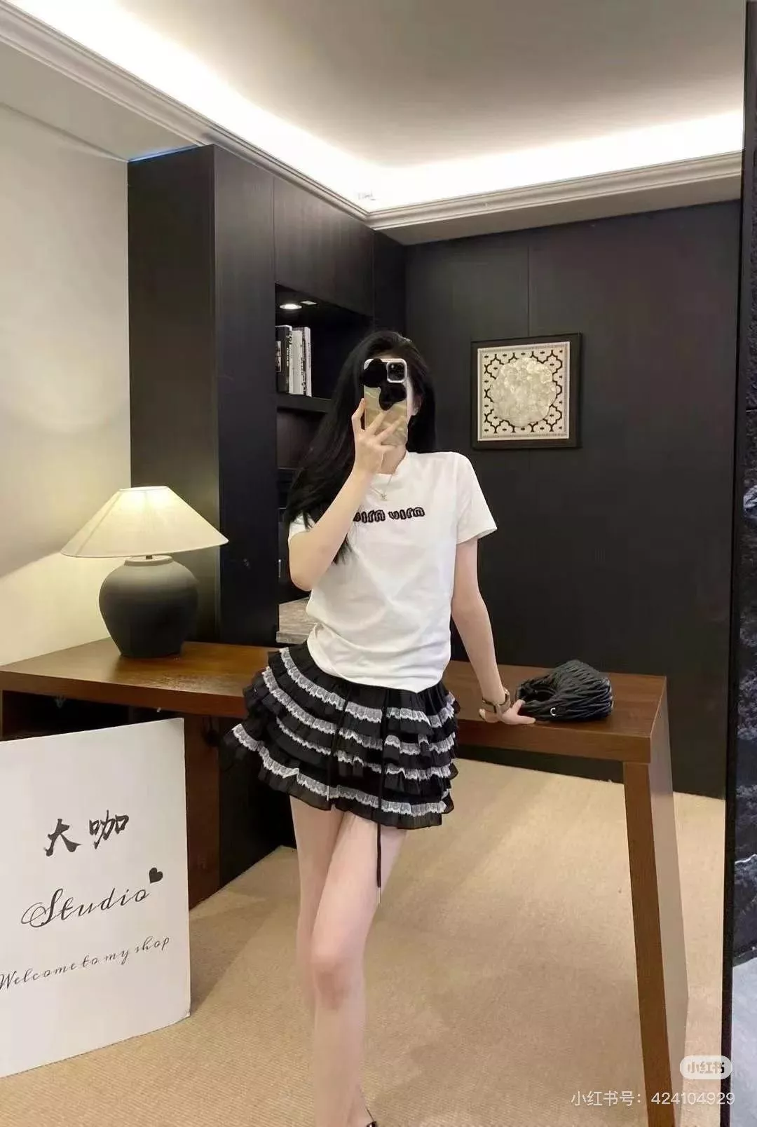 MIU MIU 胸前黑色串珠字母短袖T恤 基礎款上衣